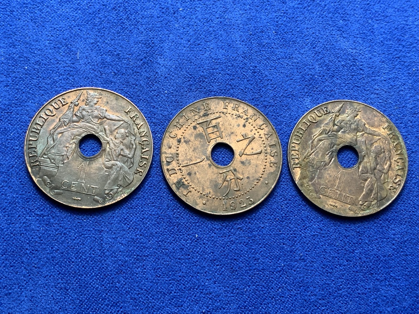 《竞宝斋》第224场-周日，周一，周二 3场 (全场包邮) 3枚一组 法属印支1923年百分之一铜币