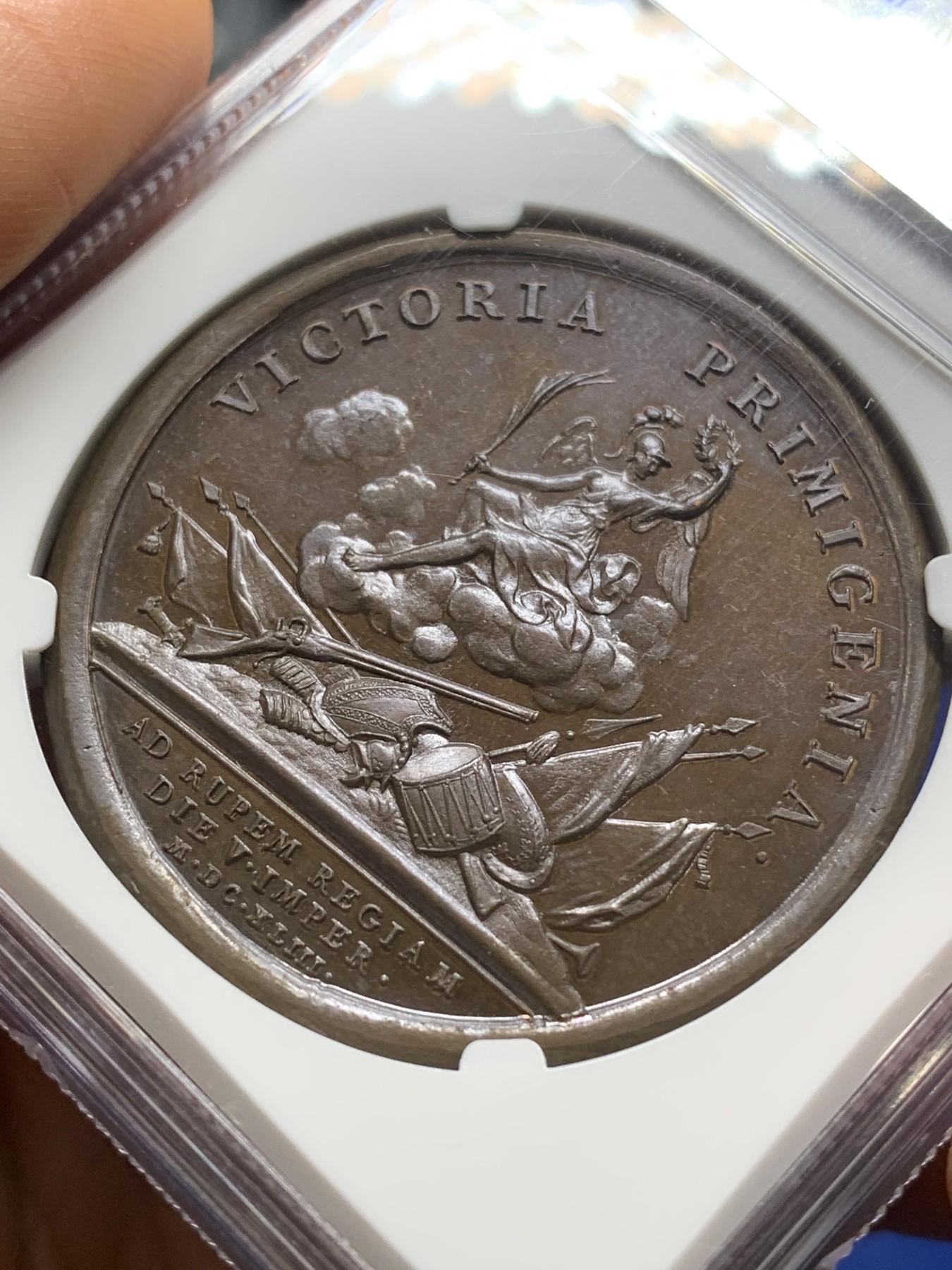 《竞宝斋》第224场-周日，周一，周二 3场 (全场包邮) 唯一冠军分 NGC MS65 法国1643年太阳王路易十四小孩版罗克罗伊之战纪念铜章