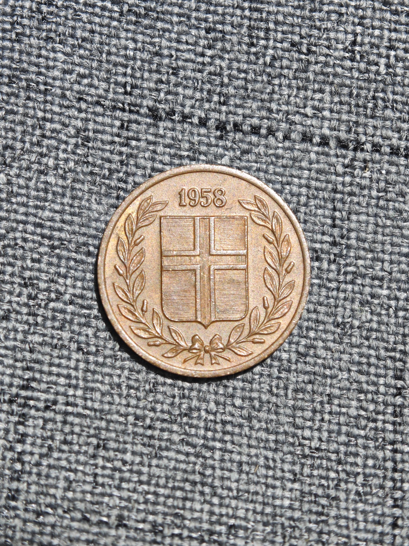 外国硬币收藏第5期 稀少美品冰岛1958年1奥拉铜币