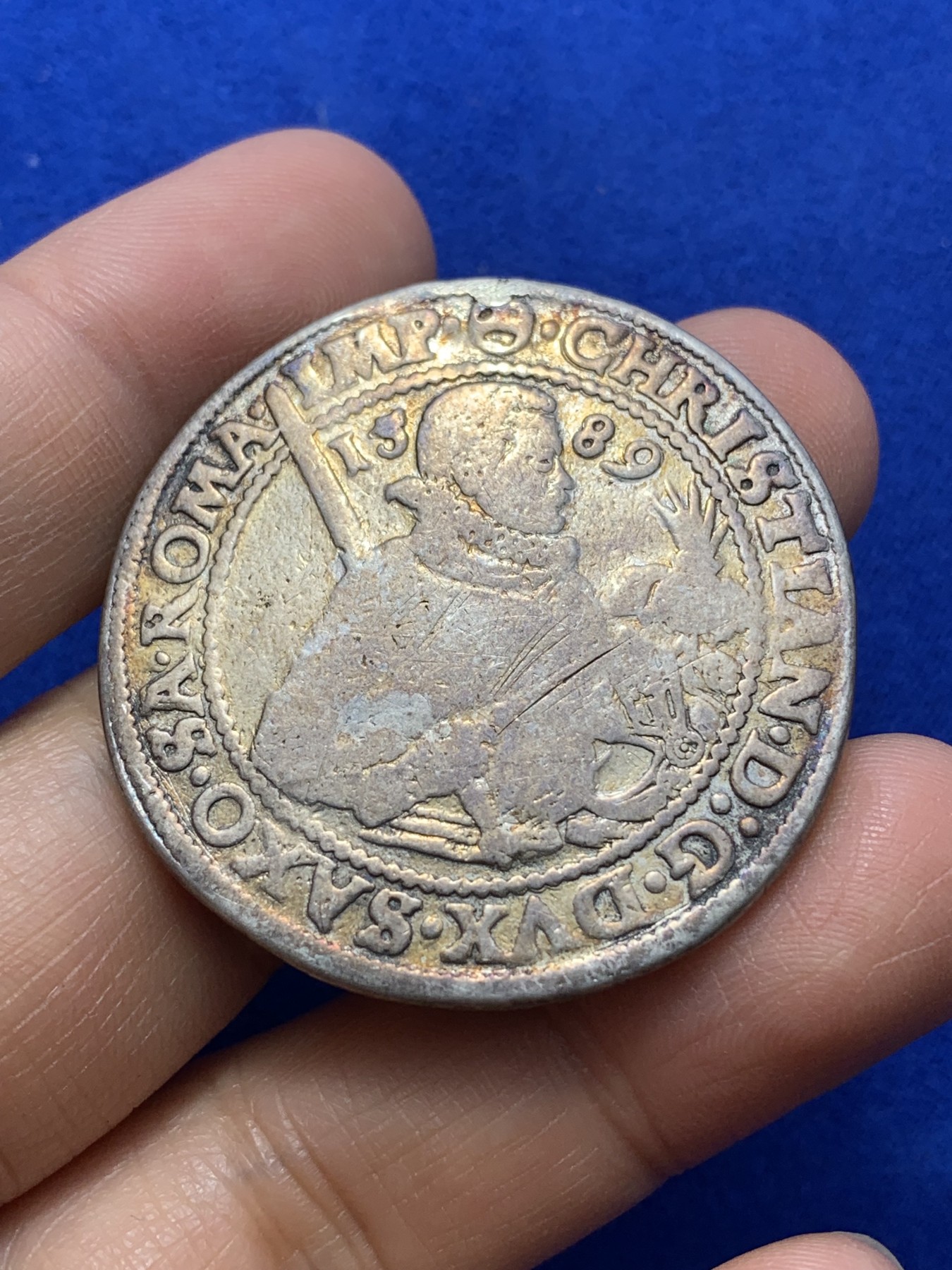 《竞宝斋》第224场-周日，周一，周二 3场 (全场包邮) 德国 1589年 萨克森 持剑武士泰勒大银币 12点处有焊接痕迹 细节见图