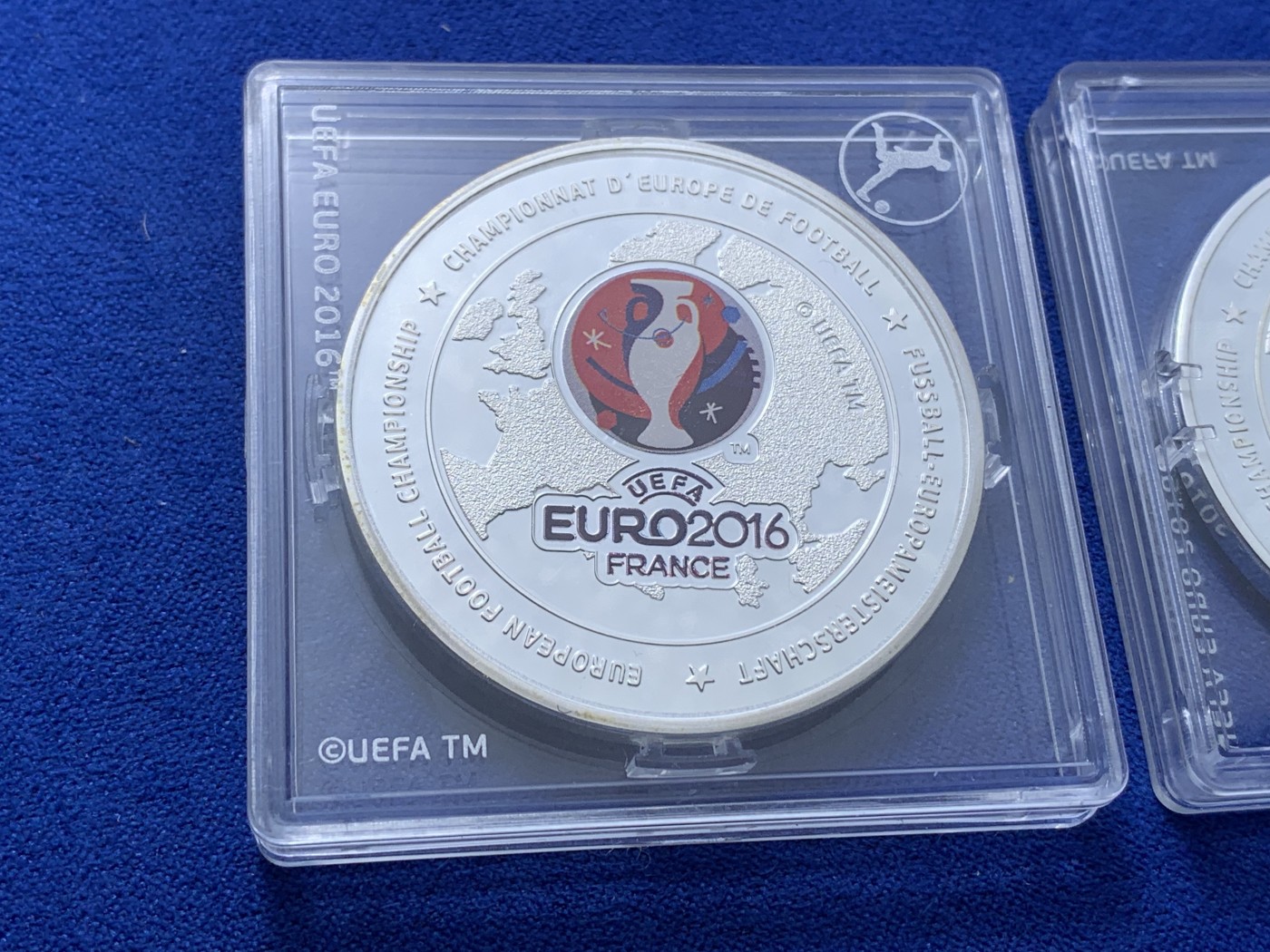 《竞宝斋》第224场-周日，周一，周二 3场 (全场包邮) 两枚一组 2016年欧洲世界杯足球纪念章一对