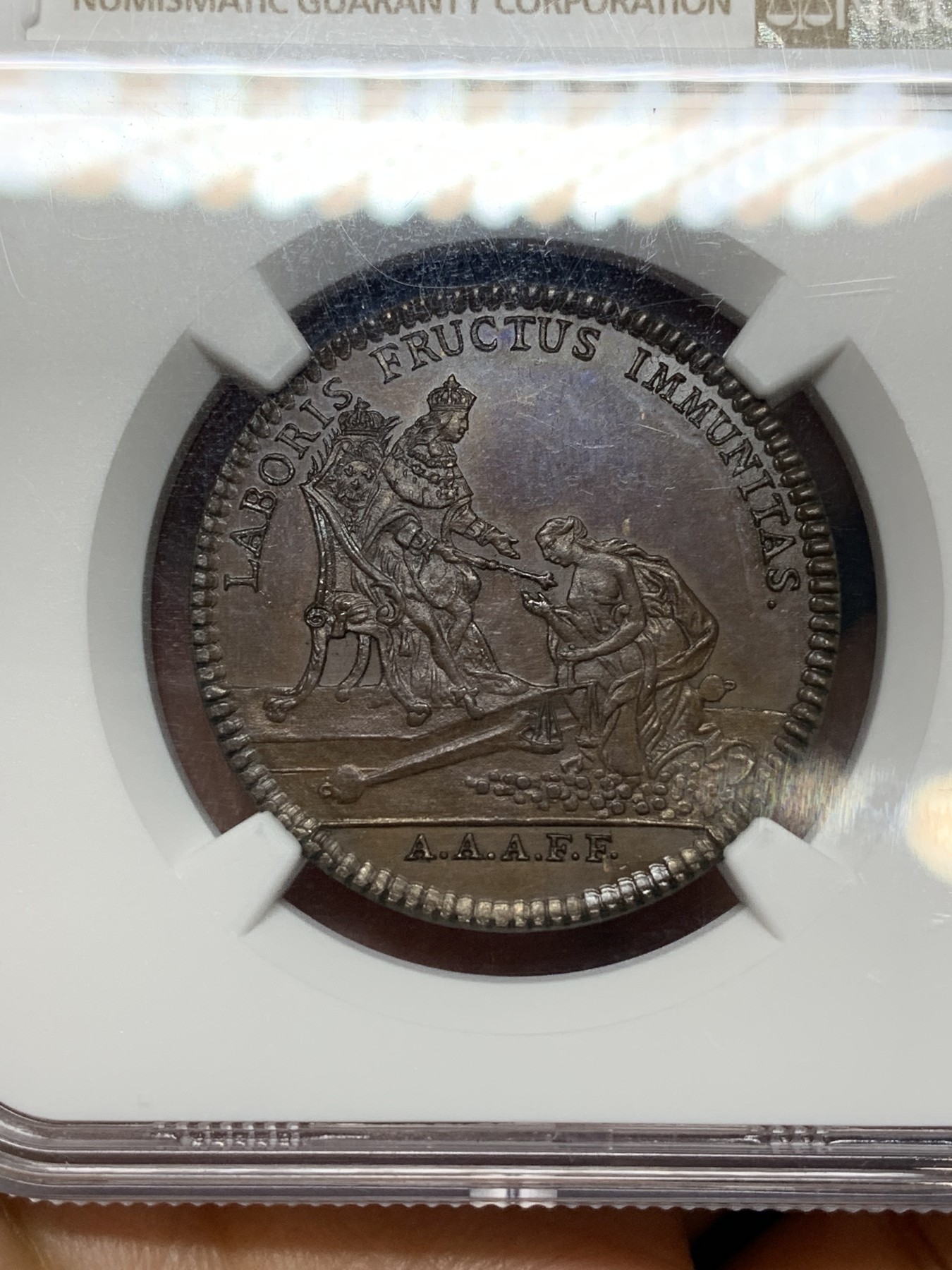 《竞宝斋》第224场-周日，周一，周二 3场 (全场包邮) 唯一冠军分 NGC MS66 法国铜代币 巧克力棕色包浆显示出彩虹光泽 设计绝美 雕刻精细 18世纪左右 正面丰饶角女神向法王路易十六致意 背面农场元素丰富