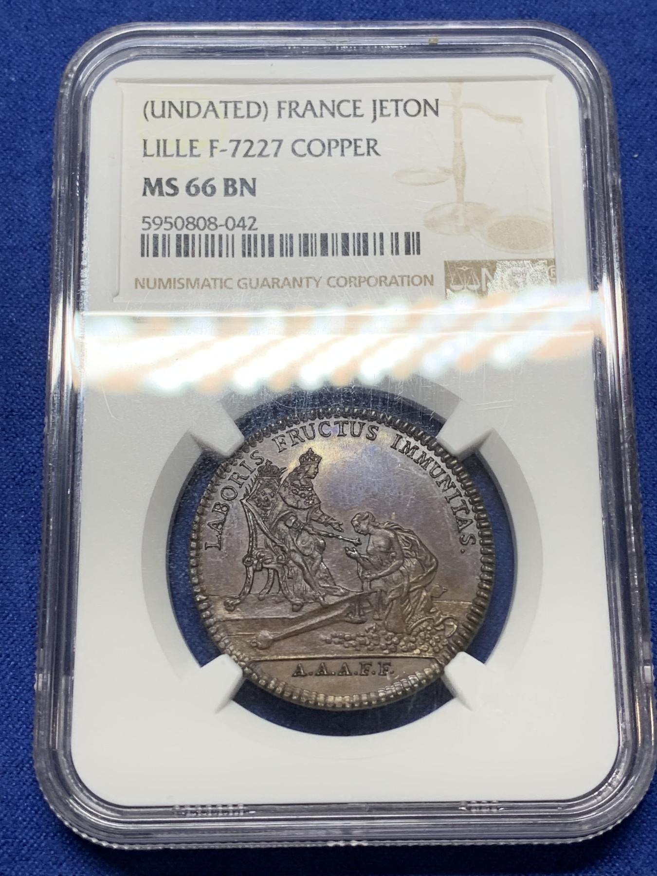 《竞宝斋》第224场-周日，周一，周二 3场 (全场包邮) 唯一冠军分 NGC MS66 法国铜代币 巧克力棕色包浆显示出彩虹光泽 设计绝美 雕刻精细 18世纪左右 正面丰饶角女神向法王路易十六致意 背面农场元素丰富