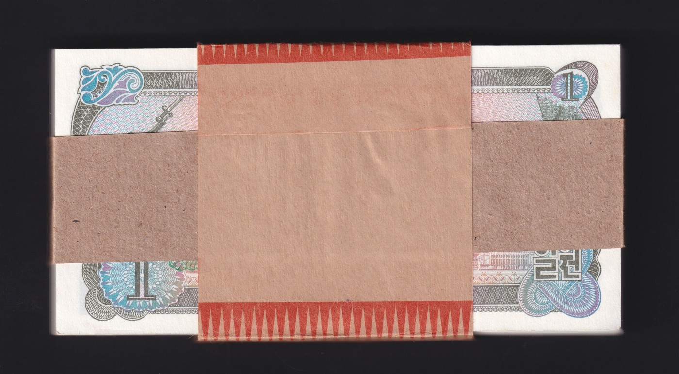 草稿银行第十五期国内外钞票拍卖 朝鲜1978年1圆券 绿色文字戳 资本主义国家旅客外汇券 原刀100张 全新原票 轻微黄斑