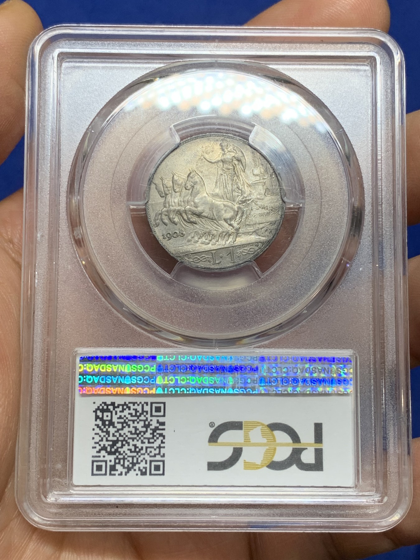 《竞宝斋》第224场-周日，周一，周二 3场 (全场包邮) PCGS-MS63 意大利 1908年伊曼纽尔三世 经典女神四马车 原味灰彩包浆 高品难遇 当前分数仅一枚 更高分仅4枚 此枚2018年HA拍卖成396美元 收藏级