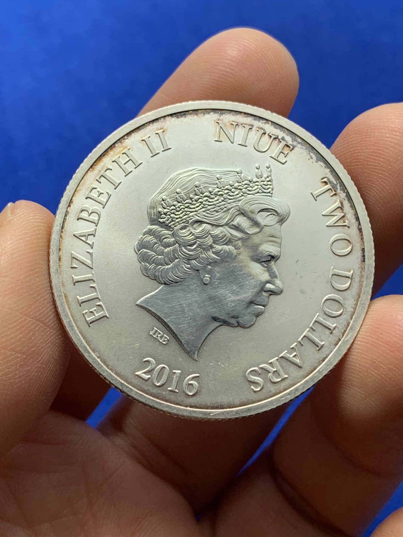 《竞宝斋》第224场-周日，周一，周二 3场 (全场包邮) 纽埃2016年伊丽莎白二世猴年纪念银币 1盎司 999银