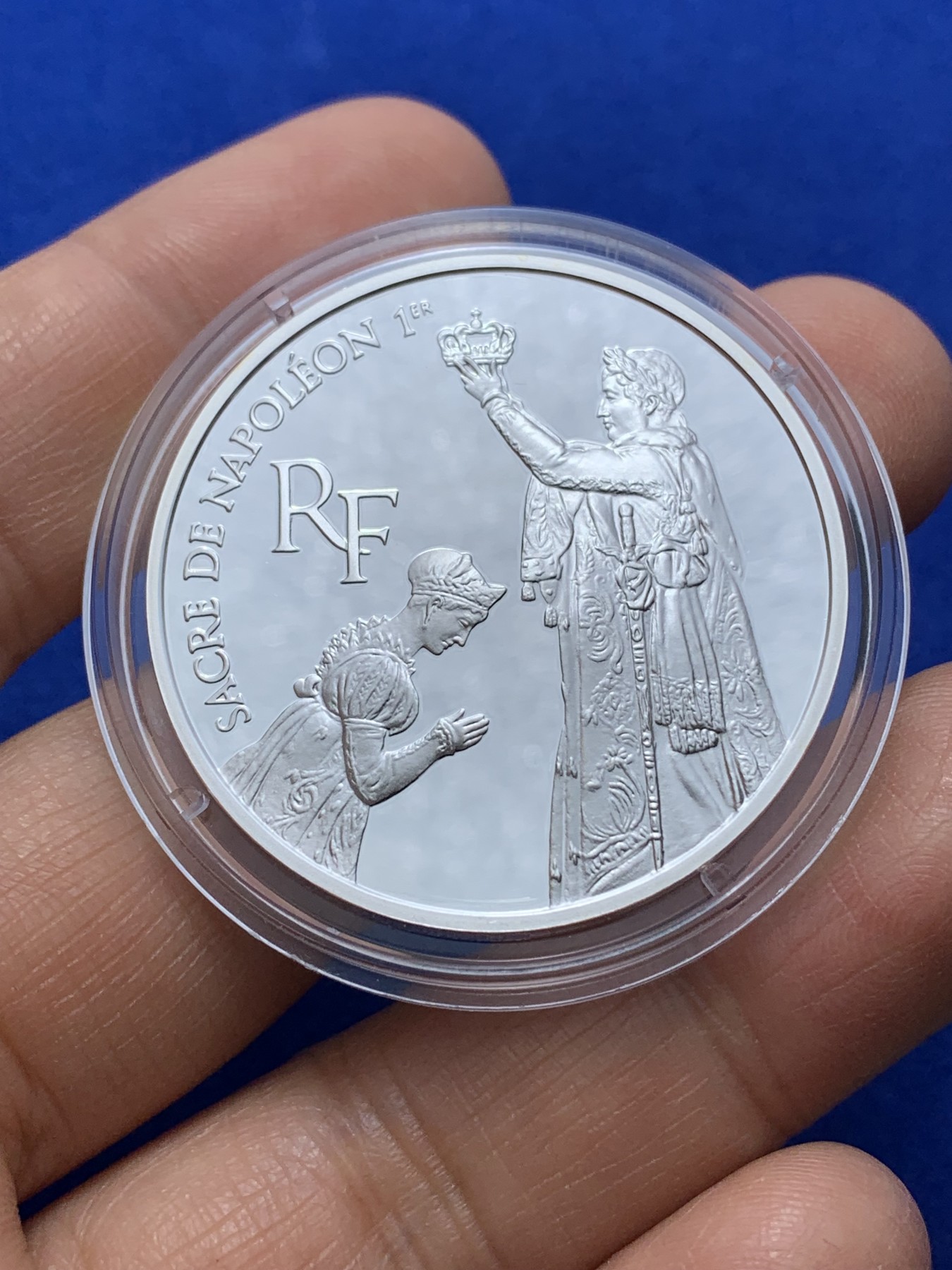 《竞宝斋》第224场-周日，周一，周二 3场 (全场包邮) 法国1993卢浮宫珍藏系列-拿破仑.波拿巴加冕典礼-100法郎精制银币（盒证齐全） 重22.2g 900银 37mm 发行20000枚