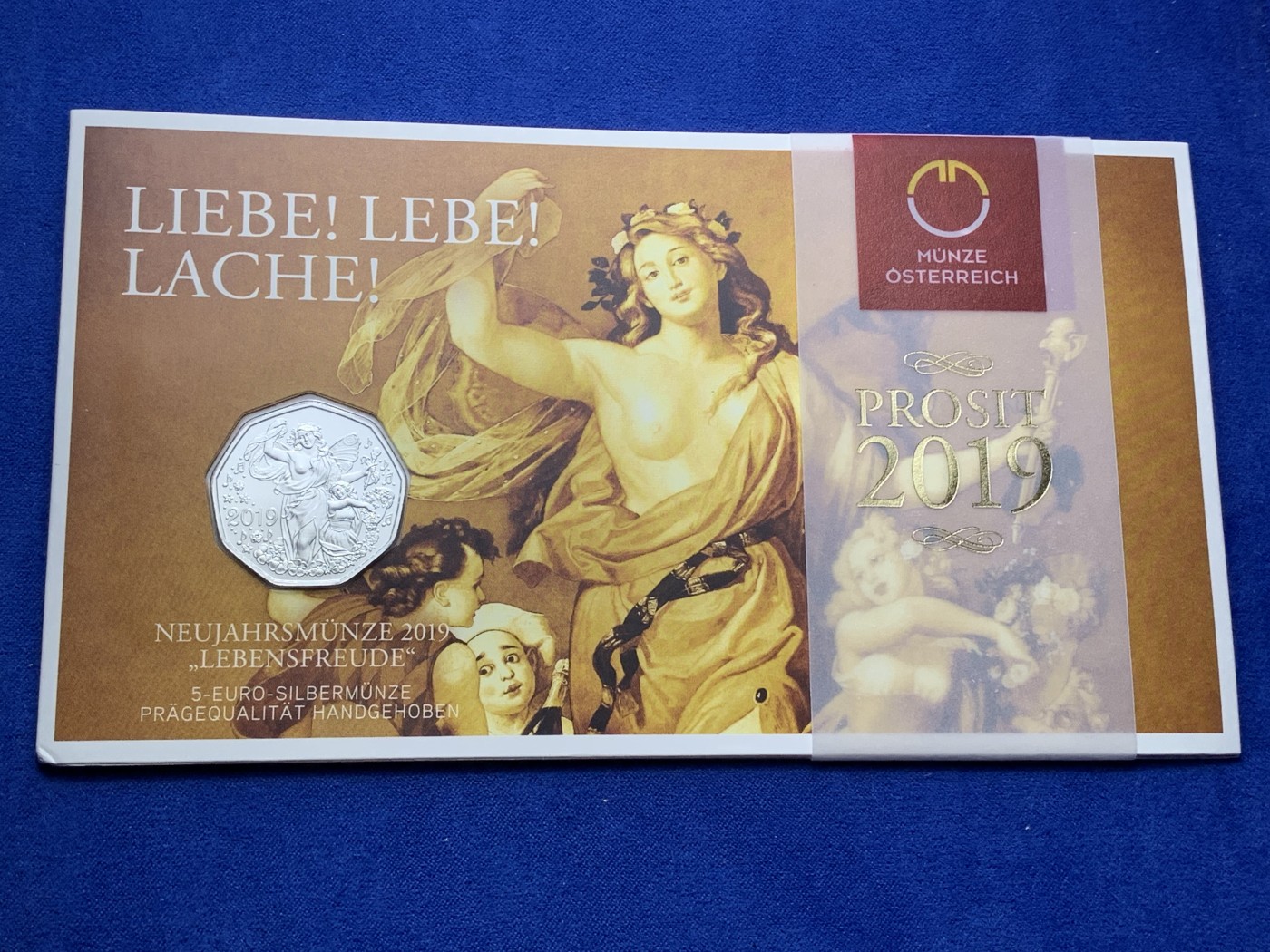 《竞宝斋》第224场-周日，周一，周二 3场 (全场包邮) 卡册 奥地利2019生活的乐趣5欧银币（原价200元） 重8.41g 925银 28.5mm 发行量50000枚