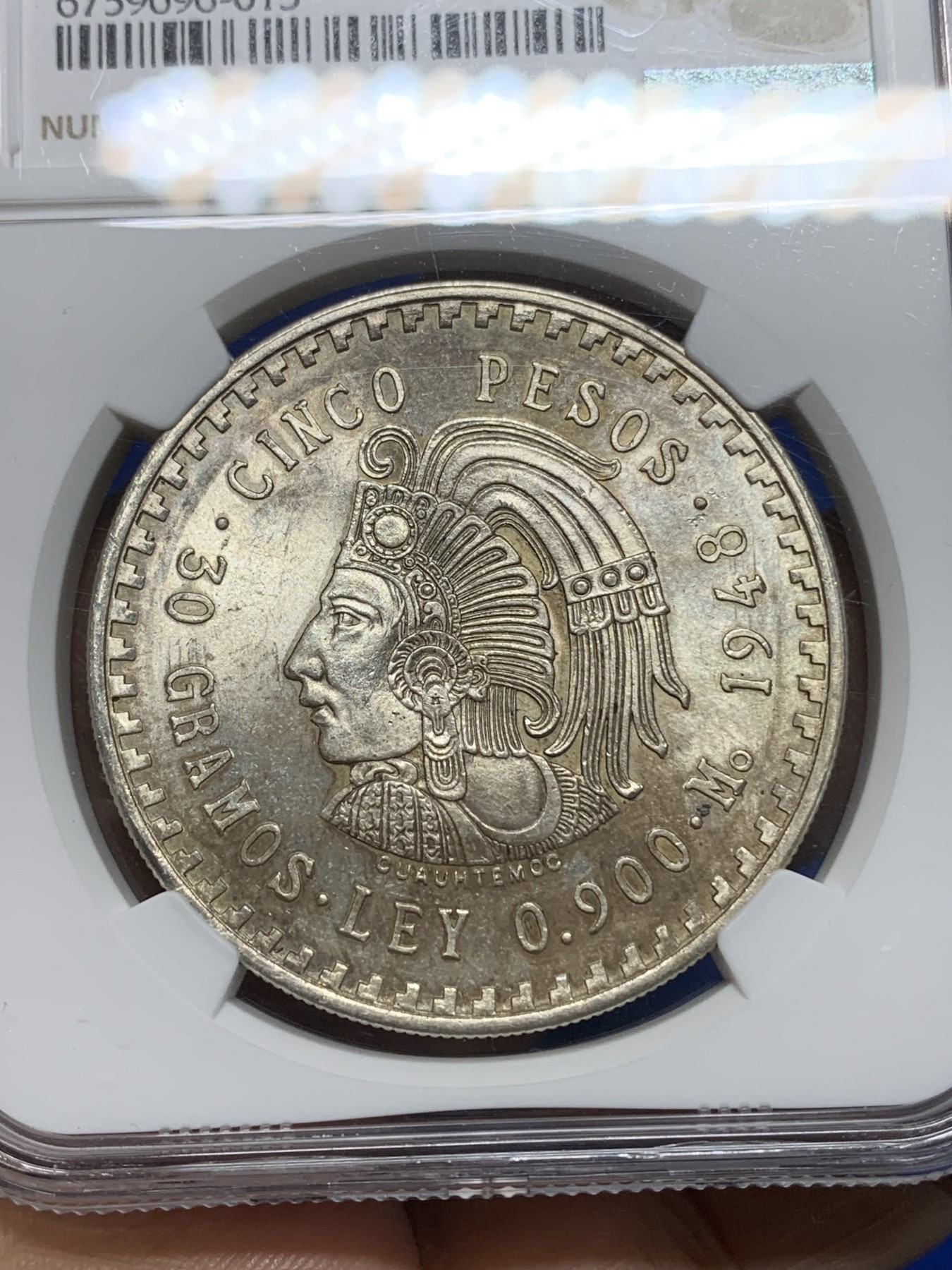 《竞宝斋》第224场-周日，周一，周二 3场 (全场包邮) NGC-MS64 墨西哥1948年玛雅阿兹特克5比索大银币 银光奕奕，包浆非常漂亮，不是一般的白币能比。鹰羽毛打印的根根锋利漂亮，正面人像威武从容。