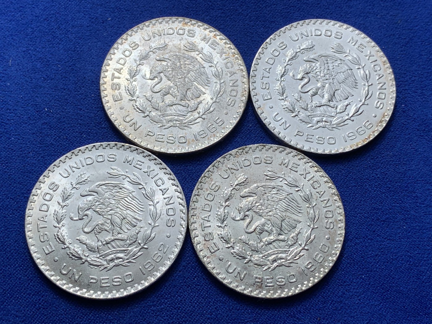 《竞宝斋》第224场-周日，周一，周二 3场 (全场包邮) 4枚一组 墨西哥1比索银币，不同年份