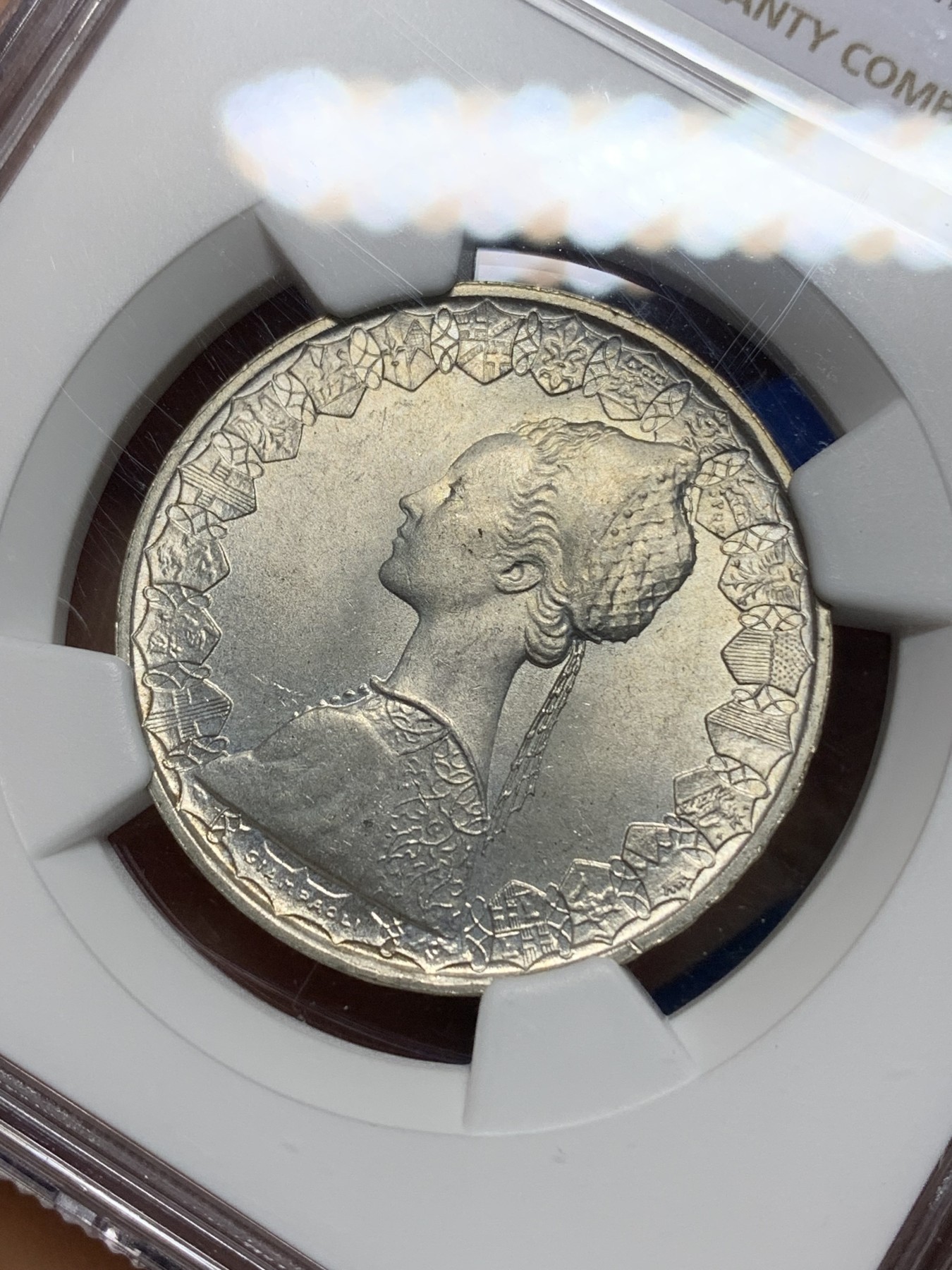 《竞宝斋》第224场-周日，周一，周二 3场 (全场包邮) NGC-MS65 意大利1960年人妻500里拉银币 亚军分 1958年开始发行，早期高分少，著名雕刻师Pietro Giampaoli以自己妻子为原型设计