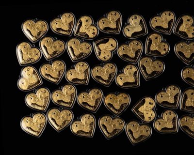 综合藏品场.喜欢出价就得！无套路无托.诚信惠友交友！自动快拍. 熊猫情人节镀金塑封纪念章直径40MM全新塑封 5枚