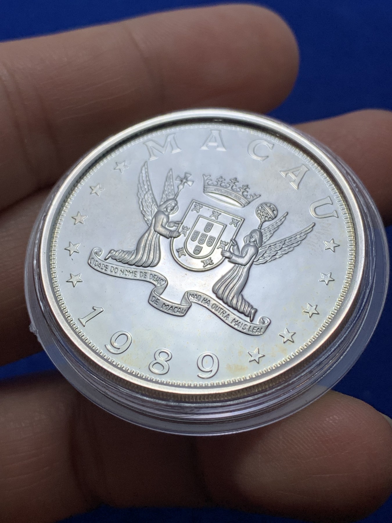 《竞宝斋》第224场-周日，周一，周二 3场 (全场包邮) 澳门1989年 妈祖阁 100元 精制大银币