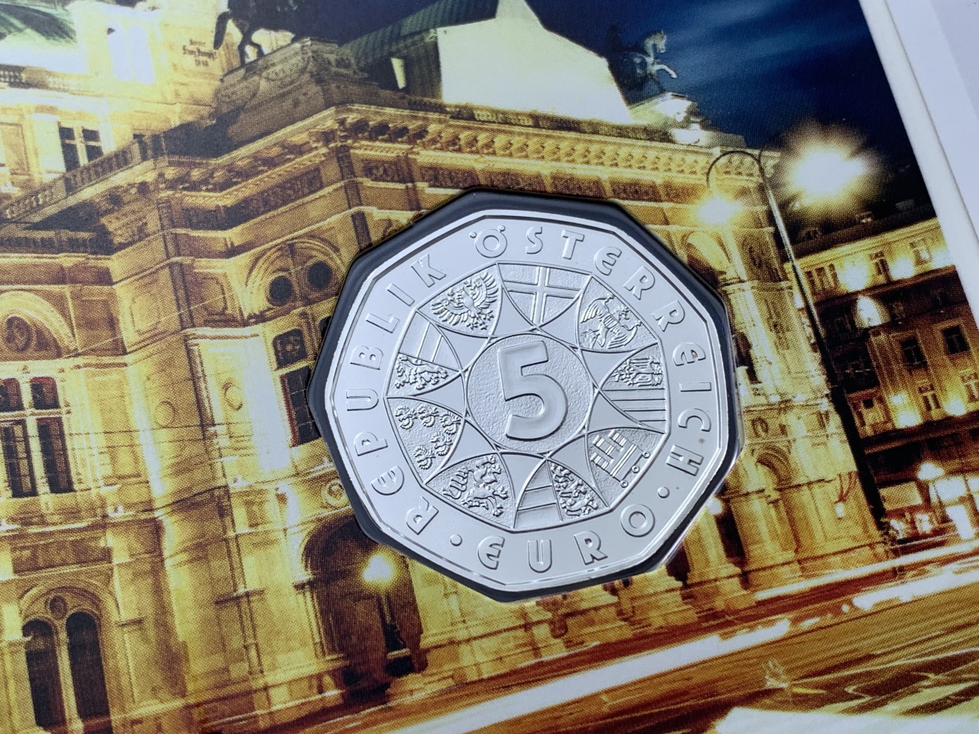 《竞宝斋》第224场-周日，周一，周二 3场 (全场包邮) 卡册 奥地利2019生活的乐趣5欧银币（原价200元） 重8.41g 925银 28.5mm 发行量50000枚