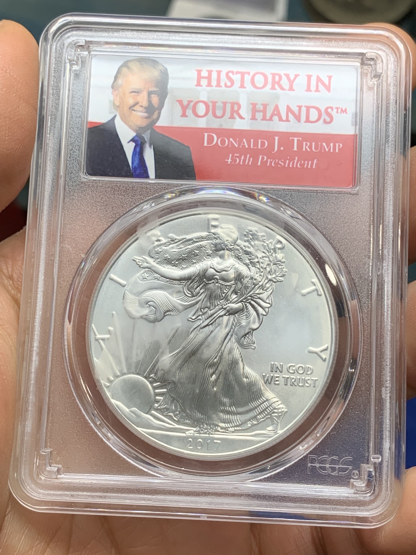 《竞宝斋》第224场-周日，周一，周二 3场 (全场包邮) PCGS MS69 美国2017年行走女神1美元银币 1盎司 31.1克 999银 特朗普头像 倒标签比较少见