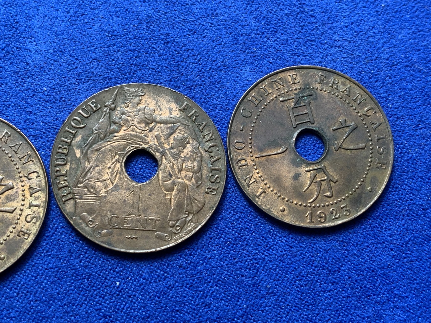 《竞宝斋》第224场-周日，周一，周二 3场 (全场包邮) 3枚一组 法属印支1923年百分之一铜币