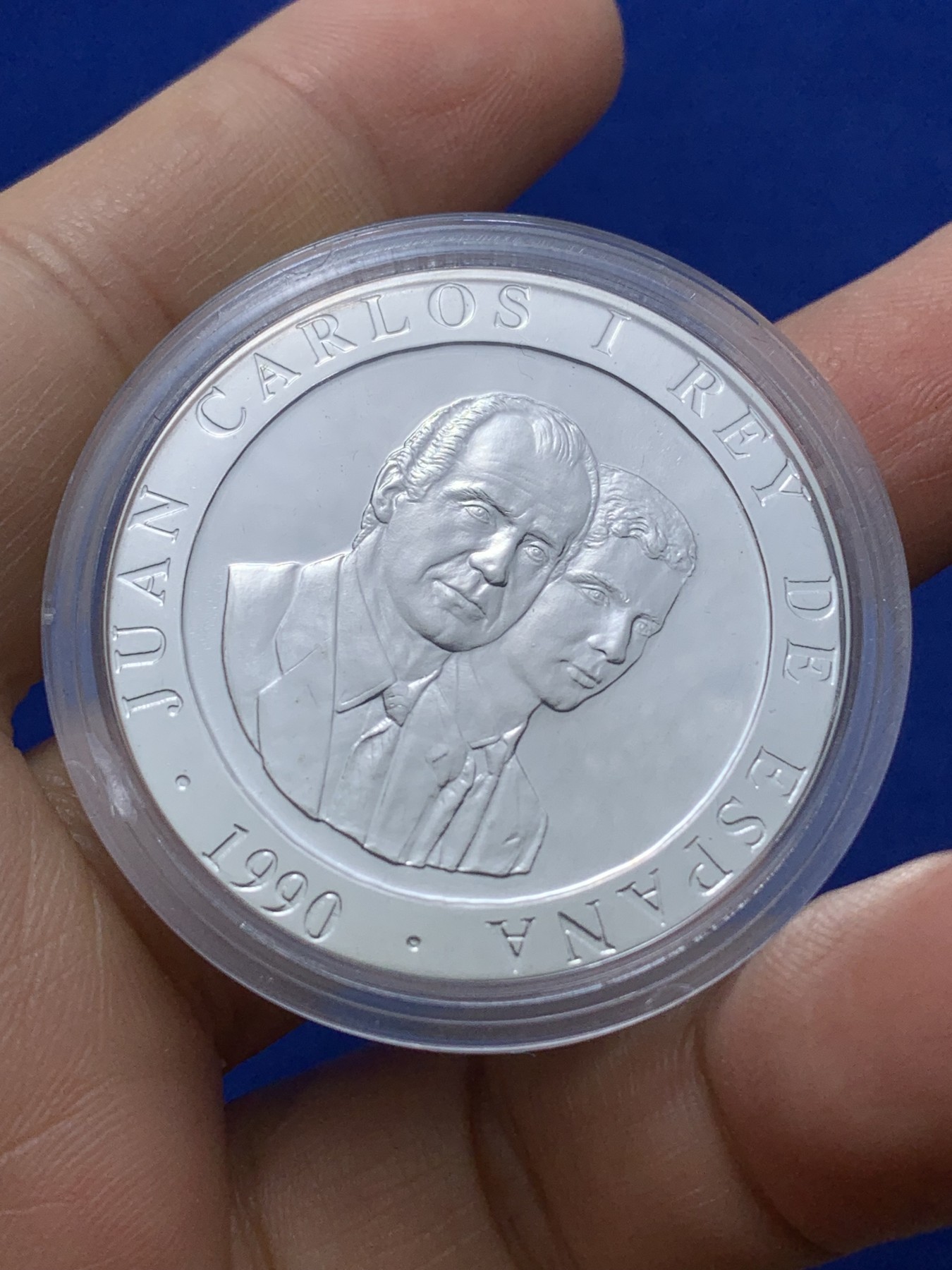 《竞宝斋》第224场-周日，周一，周二 3场 (全场包邮) 西班牙1992年 巴塞罗那奥运 2000比塞塔精制大银币 27克 925银 蓝盒