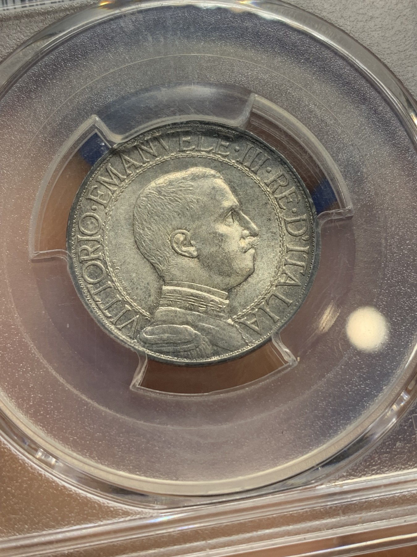 《竞宝斋》第224场-周日，周一，周二 3场 (全场包邮) PCGS-MS63 意大利 1908年伊曼纽尔三世 经典女神四马车 原味灰彩包浆 高品难遇 当前分数仅一枚 更高分仅4枚 此枚2018年HA拍卖成396美元 收藏级