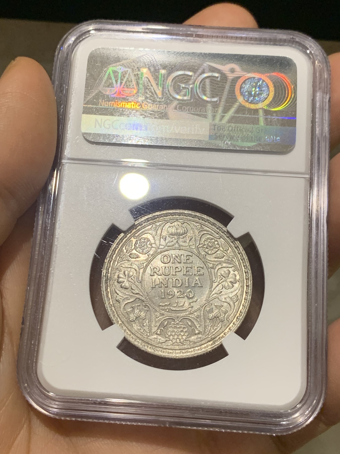 《竞宝斋》第224场-周日，周一，周二 3场 (全场包邮) NGC MS63 英属印度1920年B版孟买厂乔五1卢比银币