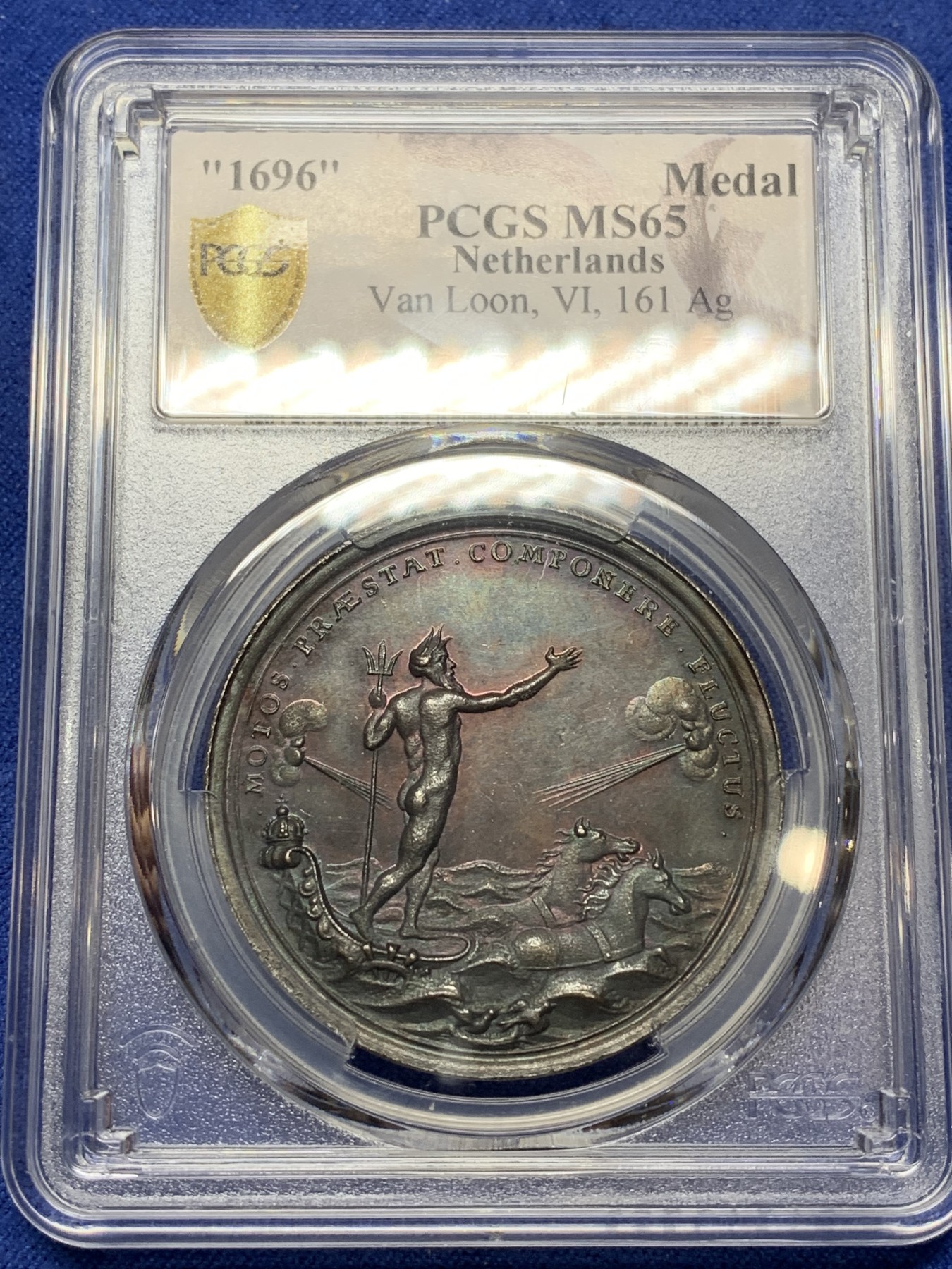 《竞宝斋》第224场-周日，周一，周二 3场 (全场包邮) 唯一冠军分 PCGS MS65 荷兰1696银章，阿姆斯特丹平息叛乱，该品种好品极少，此枚磨砂酱彩极品。