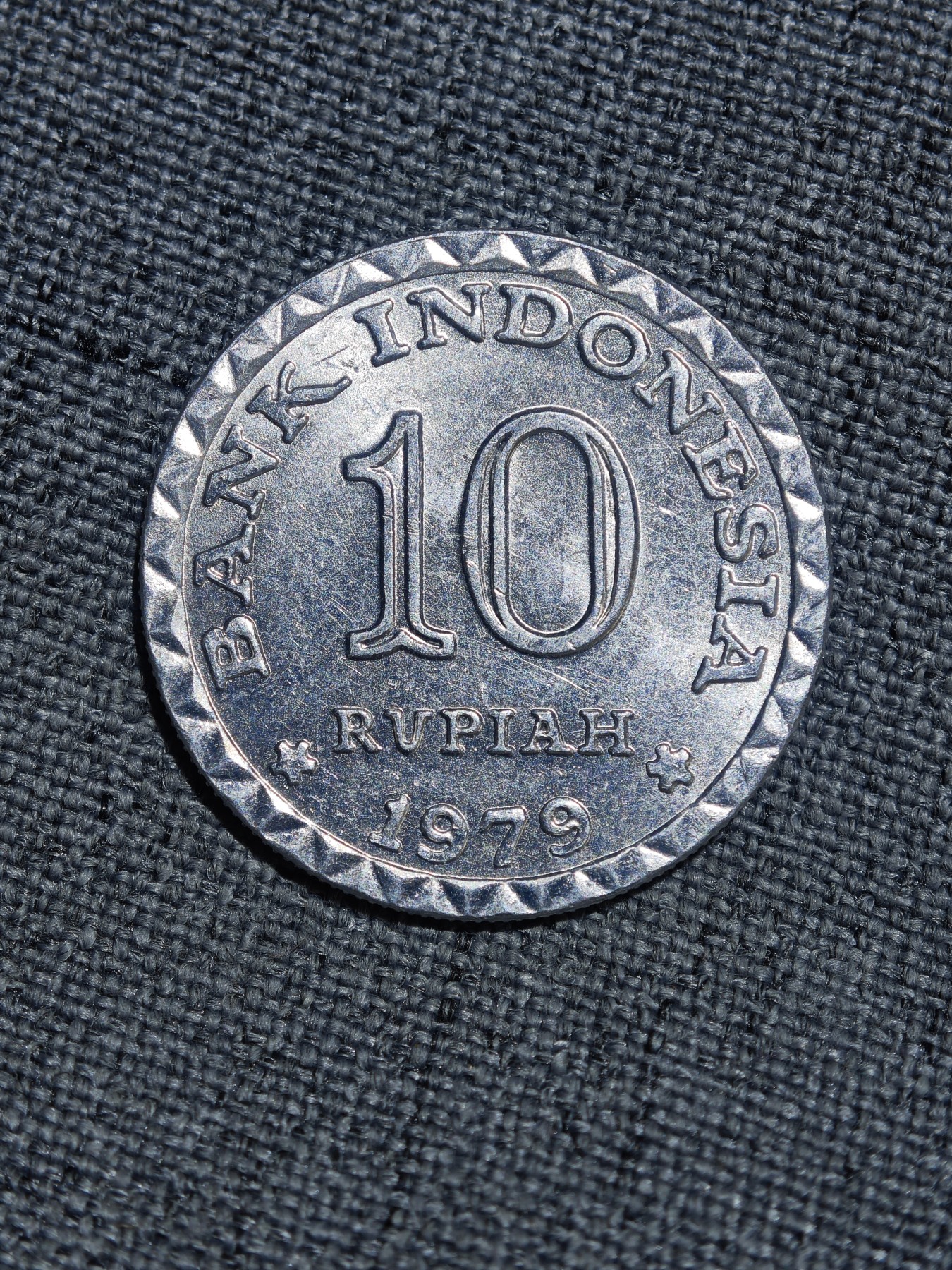 外国硬币收藏第5期 印度尼西亚1979年国家储蓄计划10卢比纪念币铝币