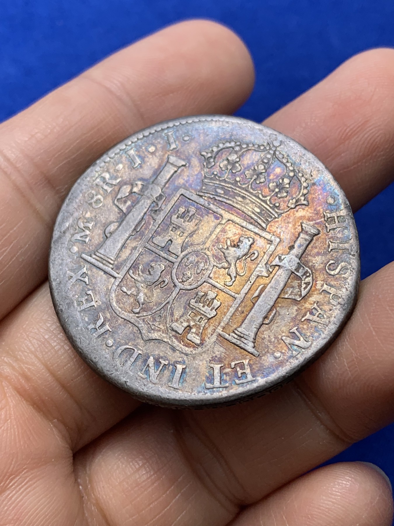 《竞宝斋》第224场-周日，周一，周二 3场 (全场包邮) 墨西哥1815年斐迪南七世双柱银币 原味带彩 细节见图