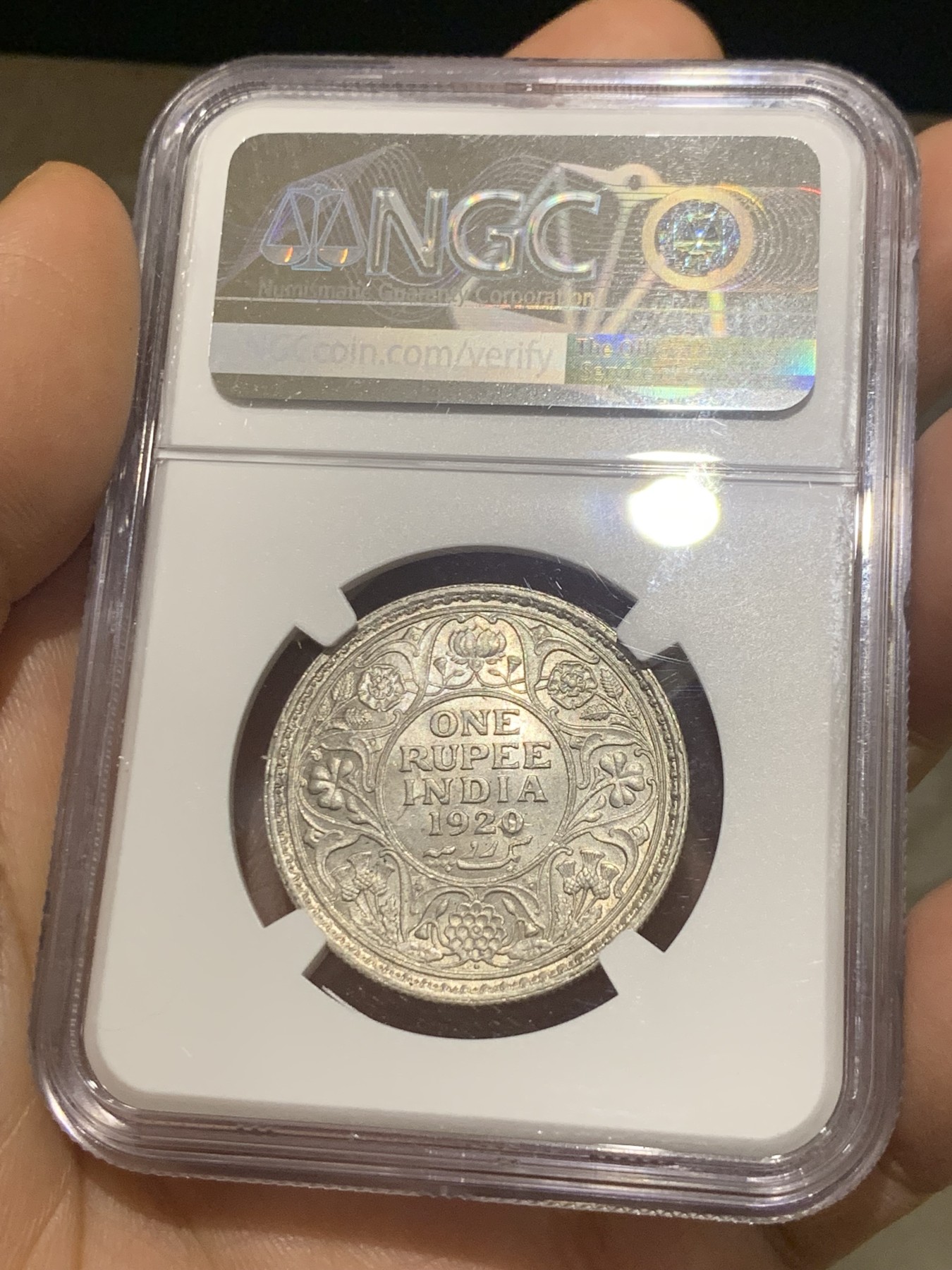 《竞宝斋》第224场-周日，周一，周二 3场 (全场包邮) NGC MS63 英属印度1920年B版孟买厂乔五1卢比银币