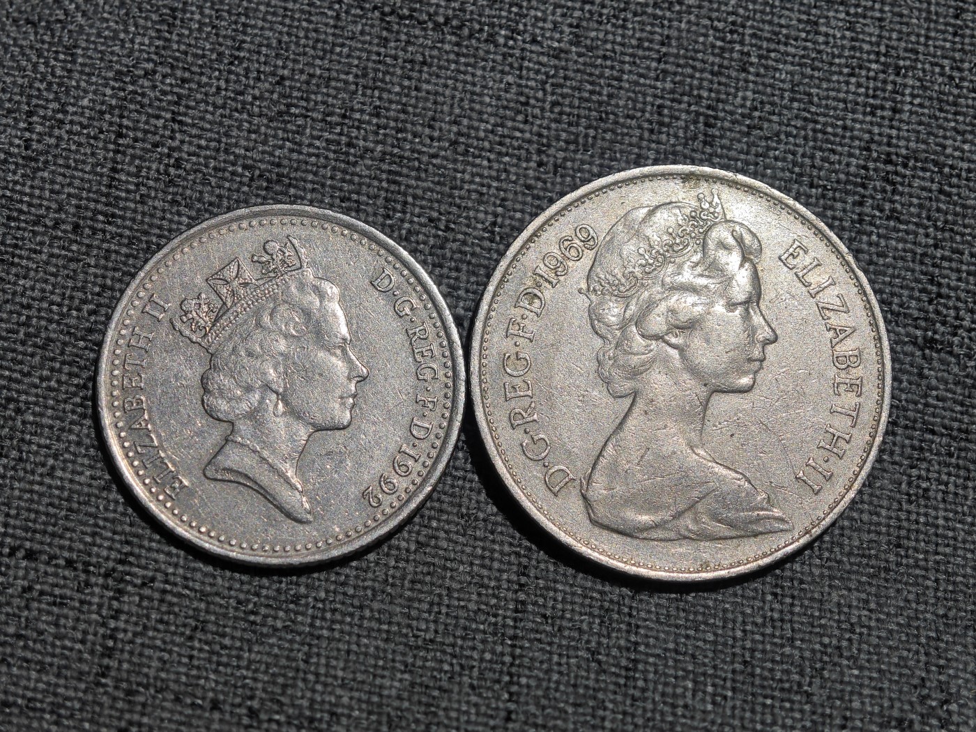 外国硬币收藏第5期 英国新旧两版女王狮子10便士2枚