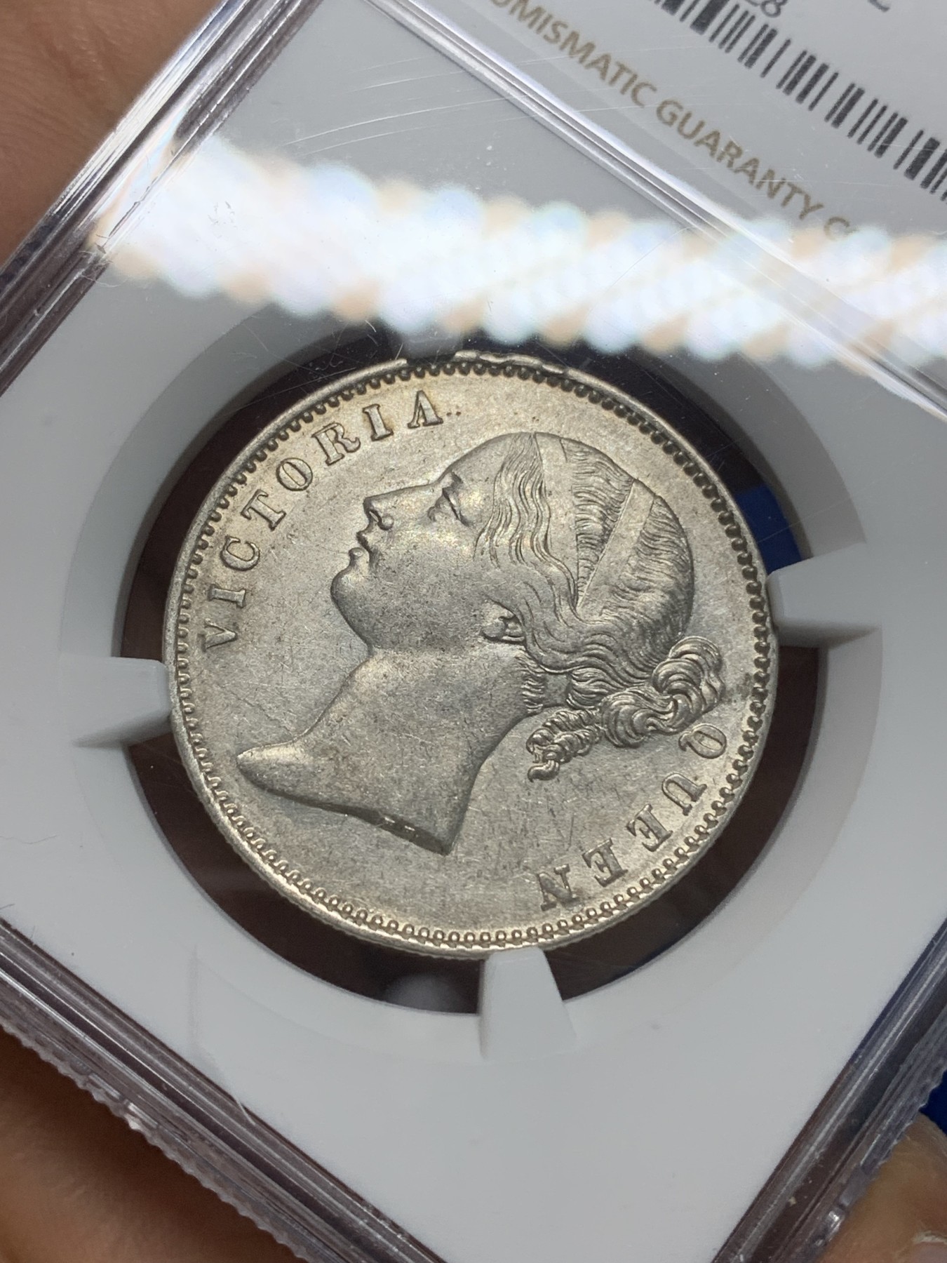 《竞宝斋》第224场-周日，周一，周二 3场 (全场包邮) NGC AUD 英属印度1840年维多利亚女王双辫1卢比银币