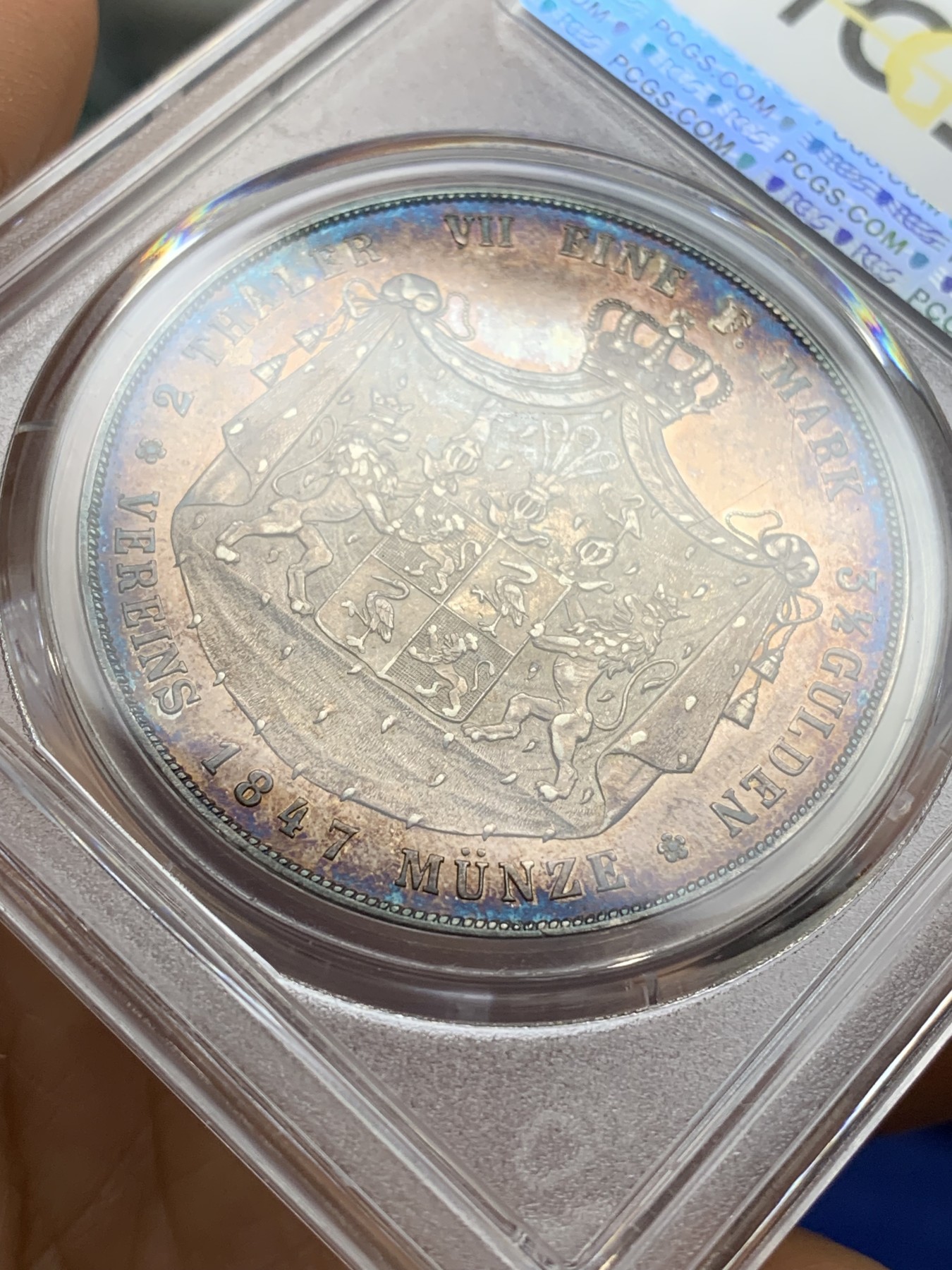 《竞宝斋》第224场-周日，周一，周二 3场 (全场包邮) 唯一亚军分 PCGS MS63 德国 1847 罗斯 海因里希六世 流通版2泰勒 37.1克大银币   绚丽五彩包浆 小邦稀少品种 不可错过 发行量克劳斯标注仅2750枚，德国目录标注5500枚