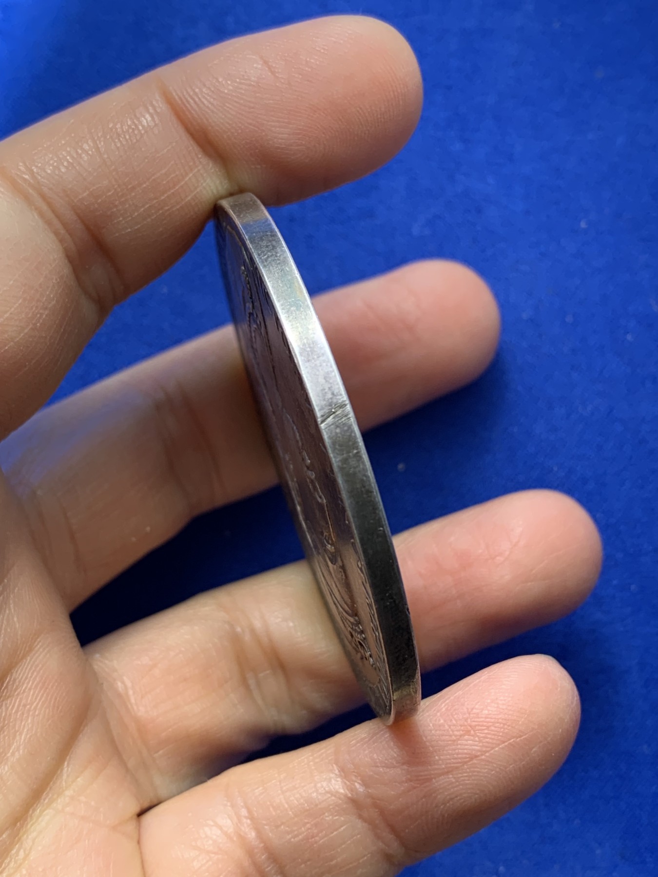 《竞宝斋》第224场-周日，周一，周二 3场 (全场包邮) 英国1897年维多利亚登基60周年纪念大银章 五彩包浆 55.7毫米 84.2克 细节见图