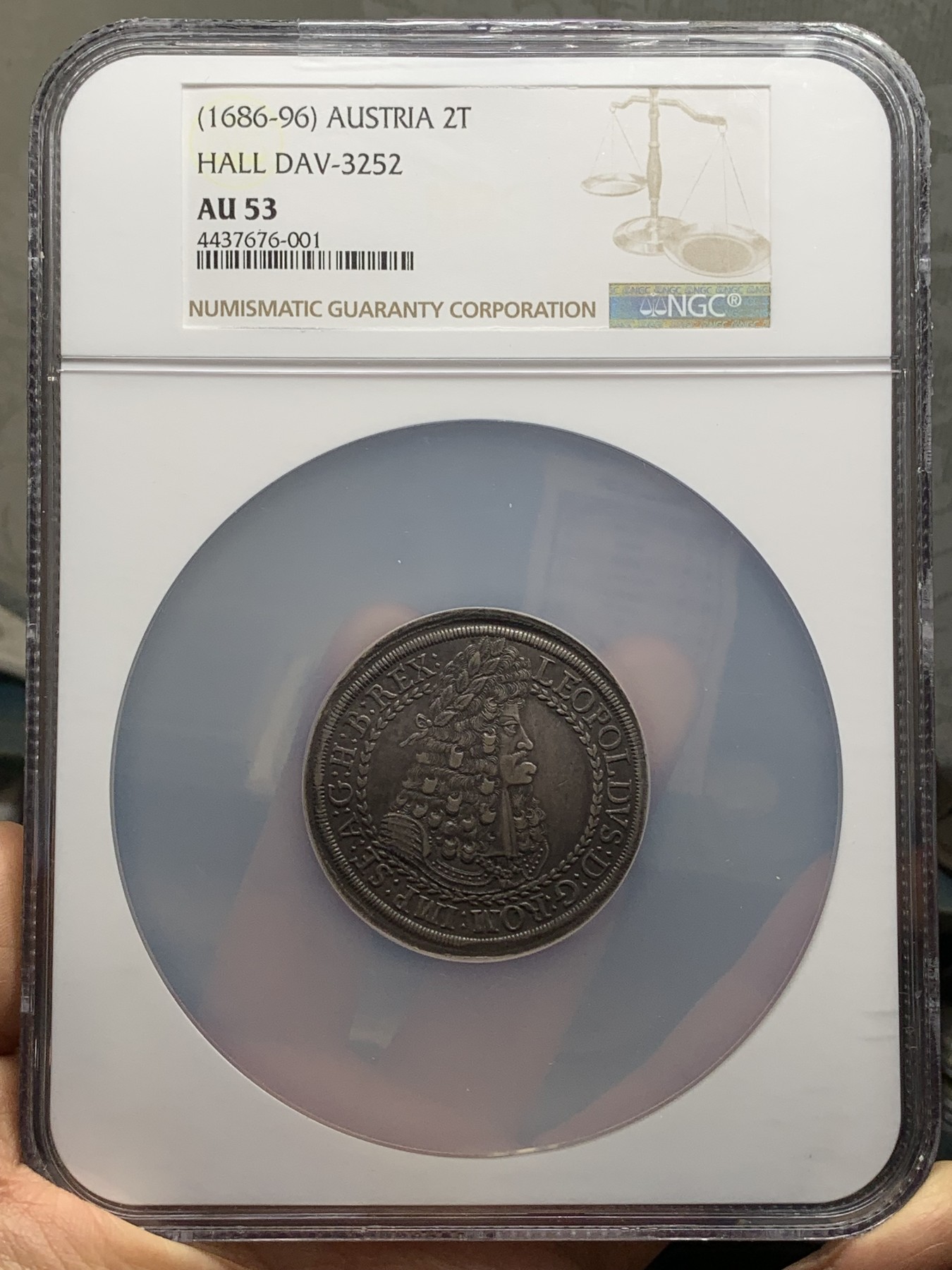 《竞宝斋》第224场-周日，周一，周二 3场 (全场包邮) NGC AU53 神圣罗马帝国 1686-96年 利奥波德一世 大波浪 2泰勒 57克的超大银币  原味好细节