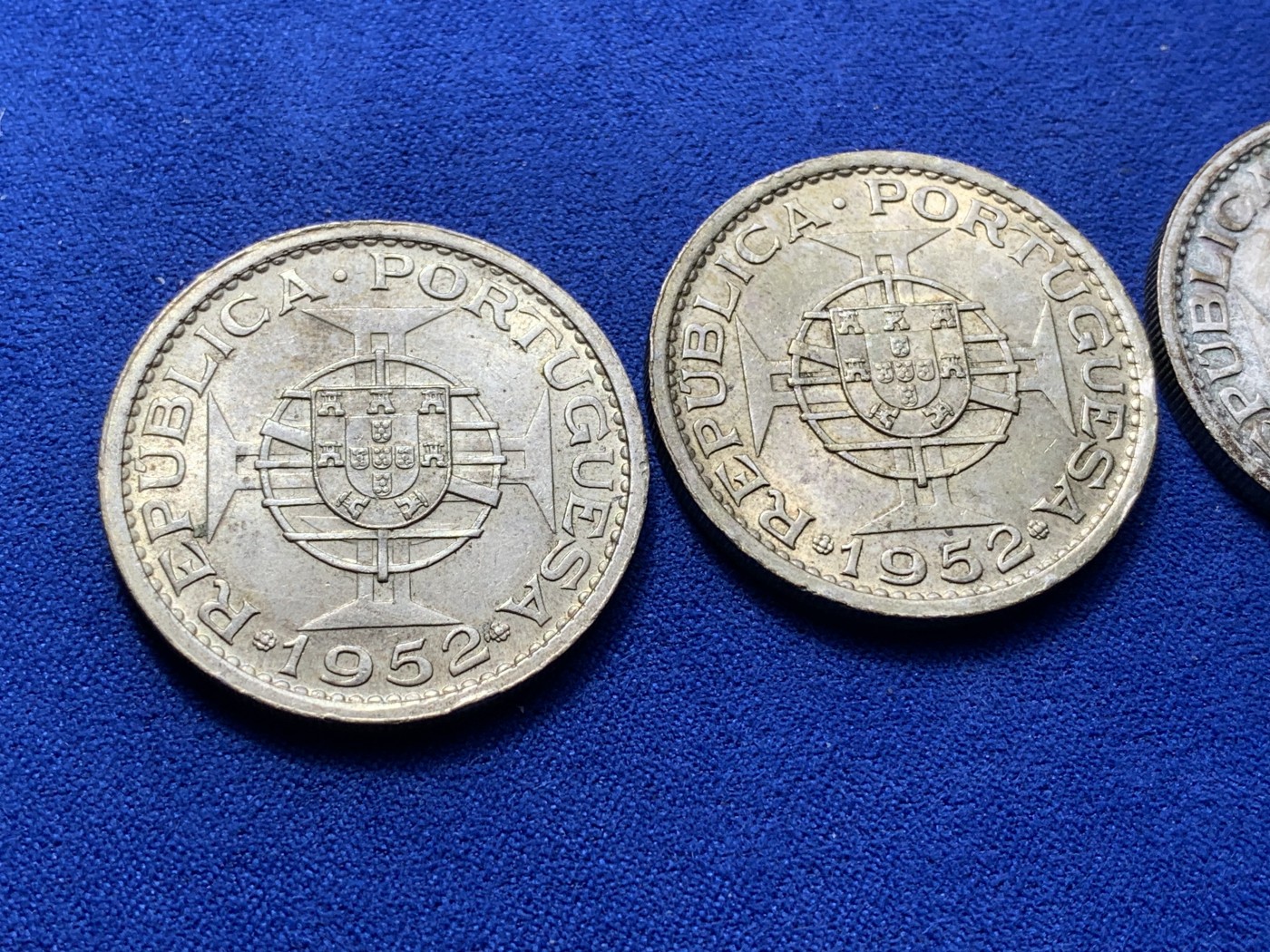 《竞宝斋》第224场-周日，周一，周二 3场 (全场包邮) 3枚一组 澳门1952年5元银币