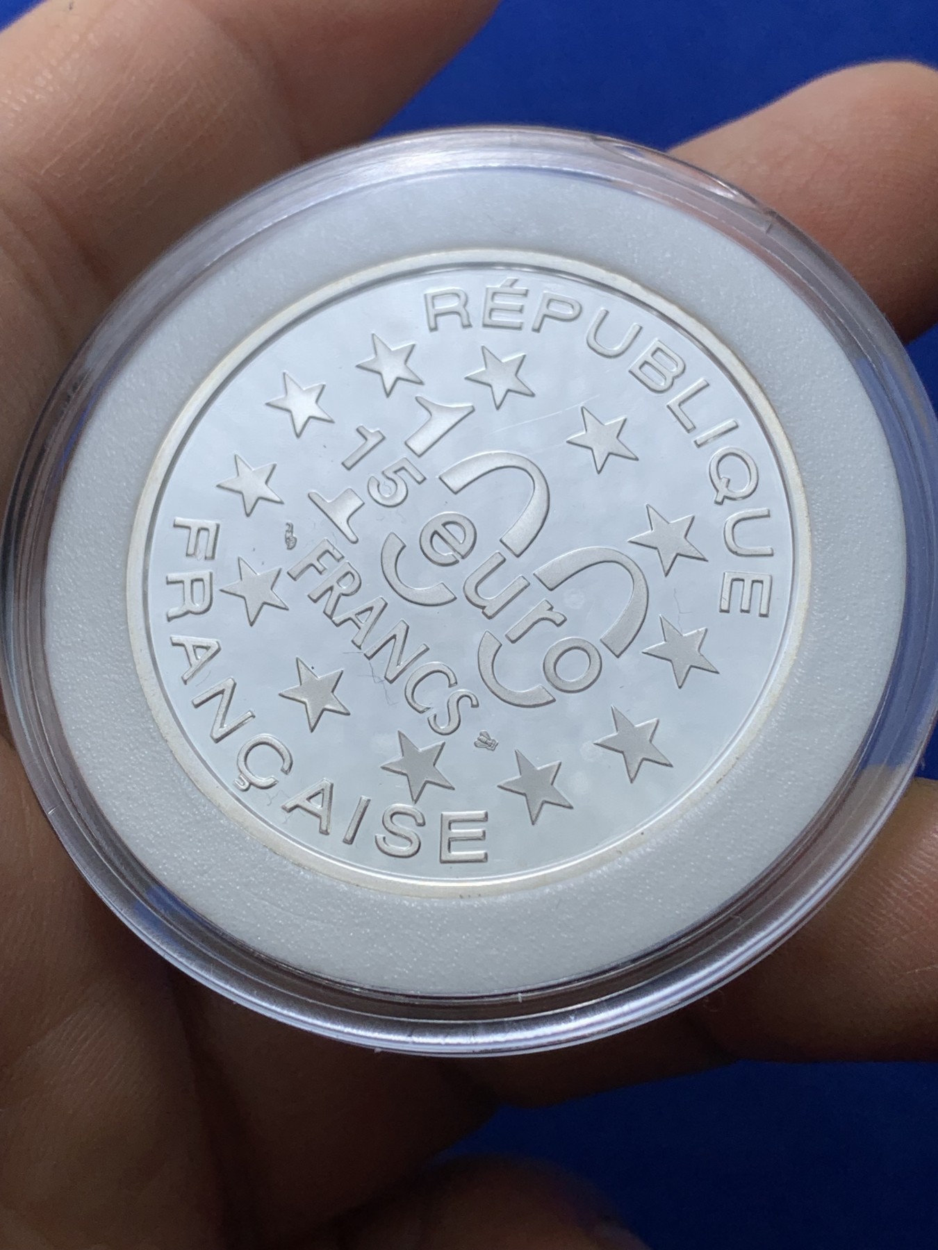 《竞宝斋》第224场-周日，周一，周二 3场 (全场包邮) 法国1996欧洲知名景点布鲁塞尔皇宫大广场-100法郎精制银币 重22.2g 900银 37mm 发行20000枚