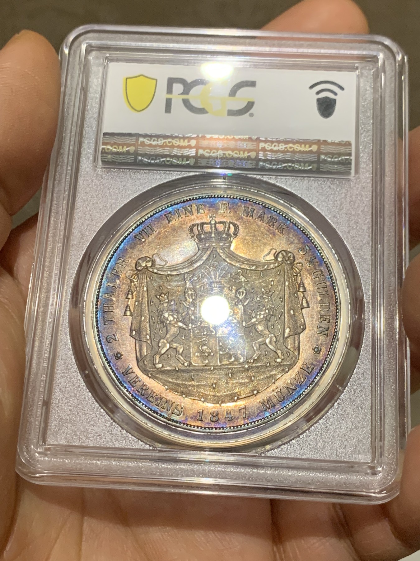 《竞宝斋》第224场-周日，周一，周二 3场 (全场包邮) 唯一亚军分 PCGS MS63 德国 1847 罗斯 海因里希六世 流通版2泰勒 37.1克大银币   绚丽五彩包浆 小邦稀少品种 不可错过 发行量克劳斯标注仅2750枚，德国目录标注5500枚