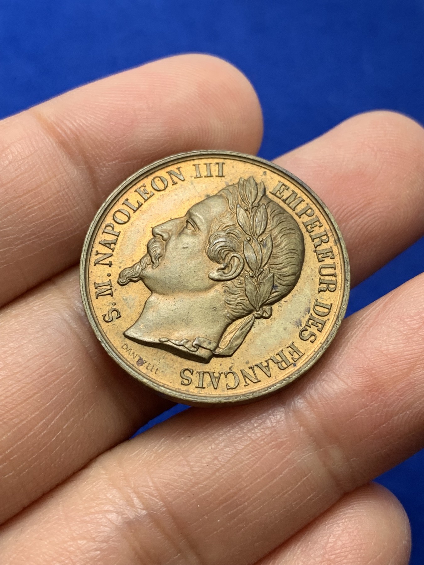 《竞宝斋》第224场-周日，周一，周二 3场 (全场包邮) 1852年法国纪念拿破仑新宪法 782万票赞成帝制 品相十分完好的一枚