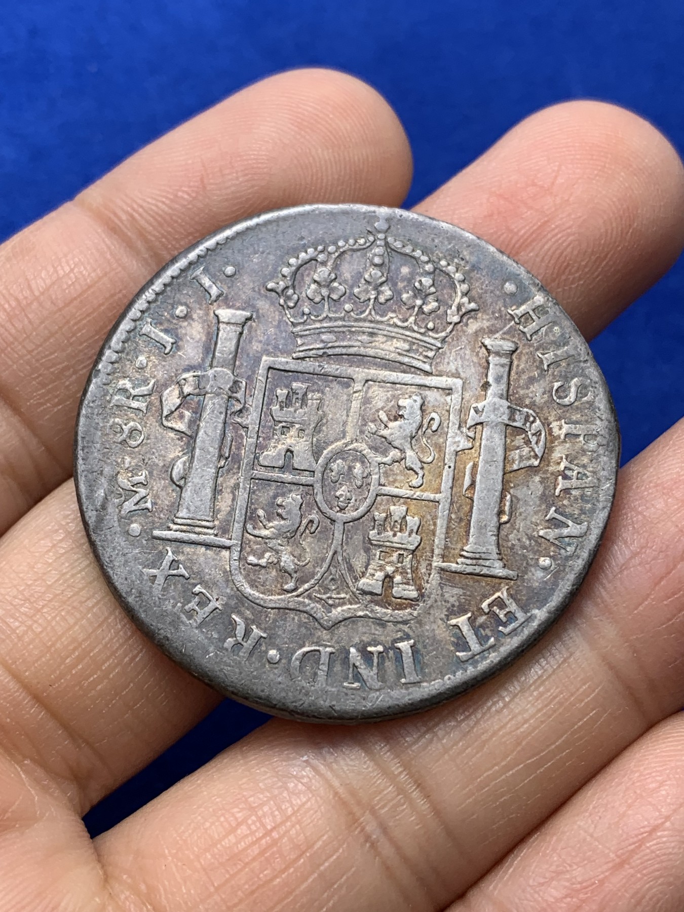 《竞宝斋》第224场-周日，周一，周二 3场 (全场包邮) 墨西哥1815年斐迪南七世双柱银币 原味带彩 细节见图