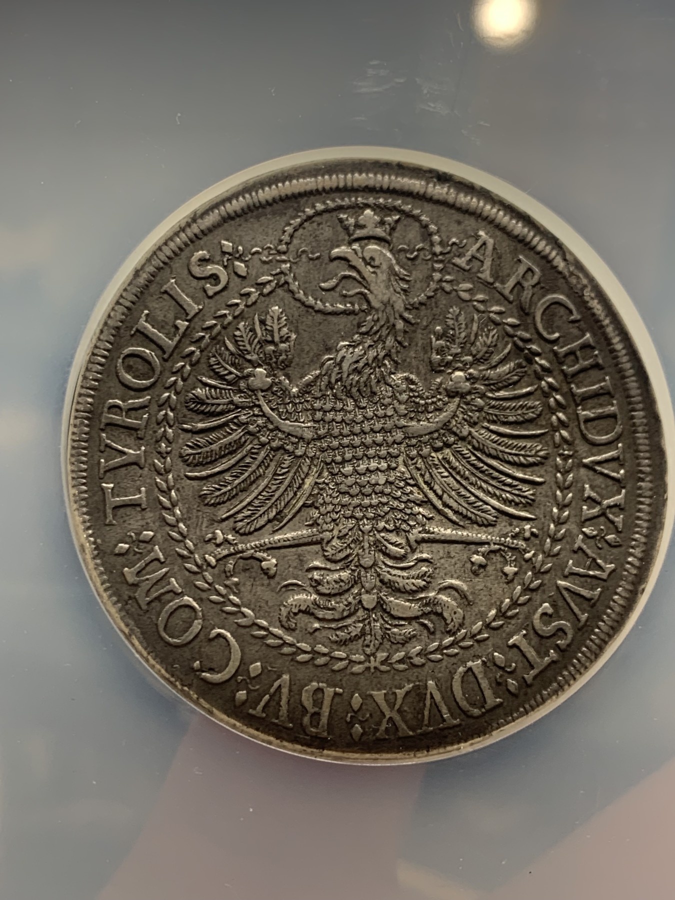 《竞宝斋》第224场-周日，周一，周二 3场 (全场包邮) NGC AU53 神圣罗马帝国 1686-96年 利奥波德一世 大波浪 2泰勒 57克的超大银币  原味好细节