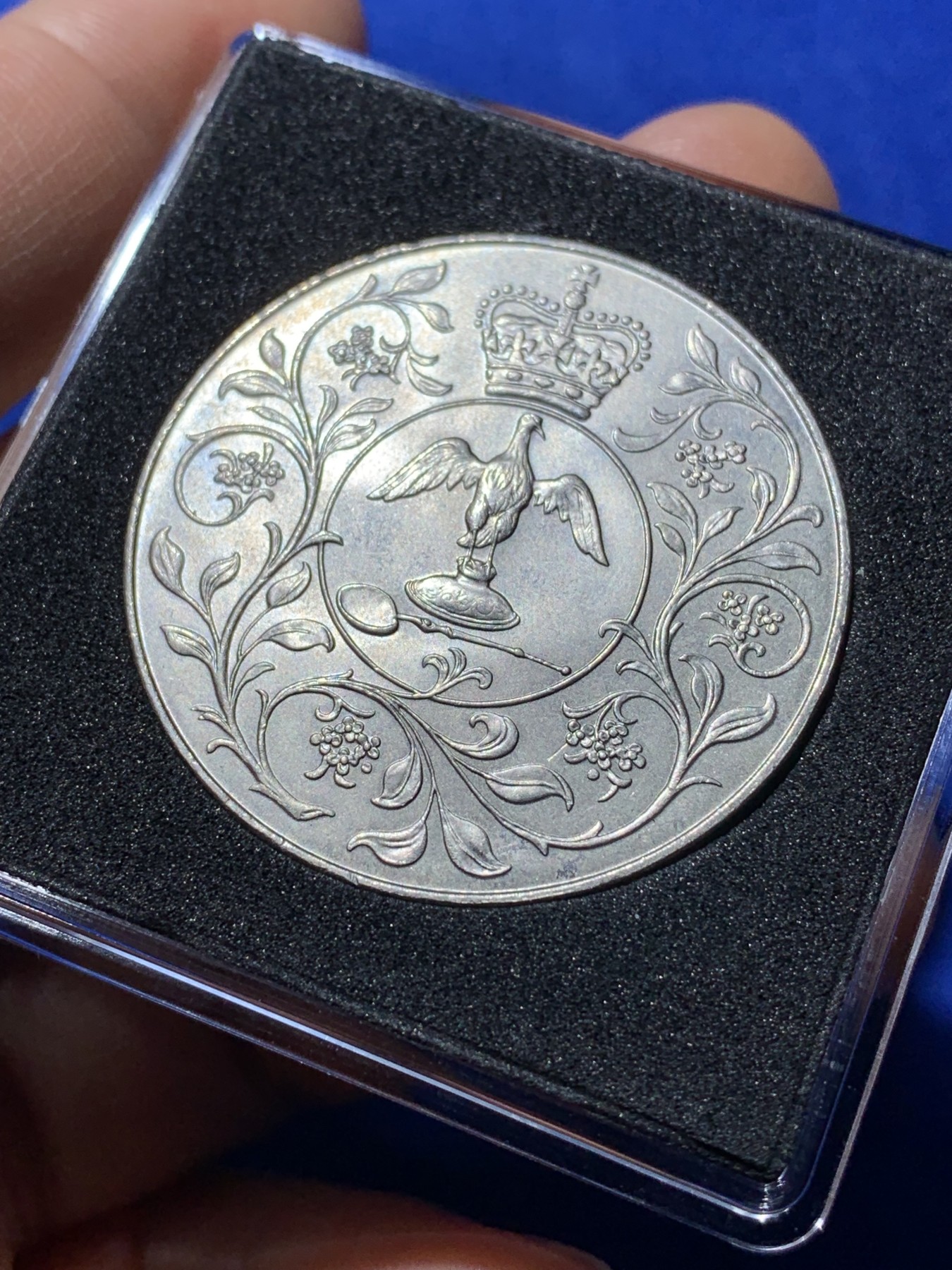 《竞宝斋》第224场-周日，周一，周二 3场 (全场包邮) 英国1977年伊丽莎白女王即位25周年（银禧年）纪念5先令镍币 38.61mm