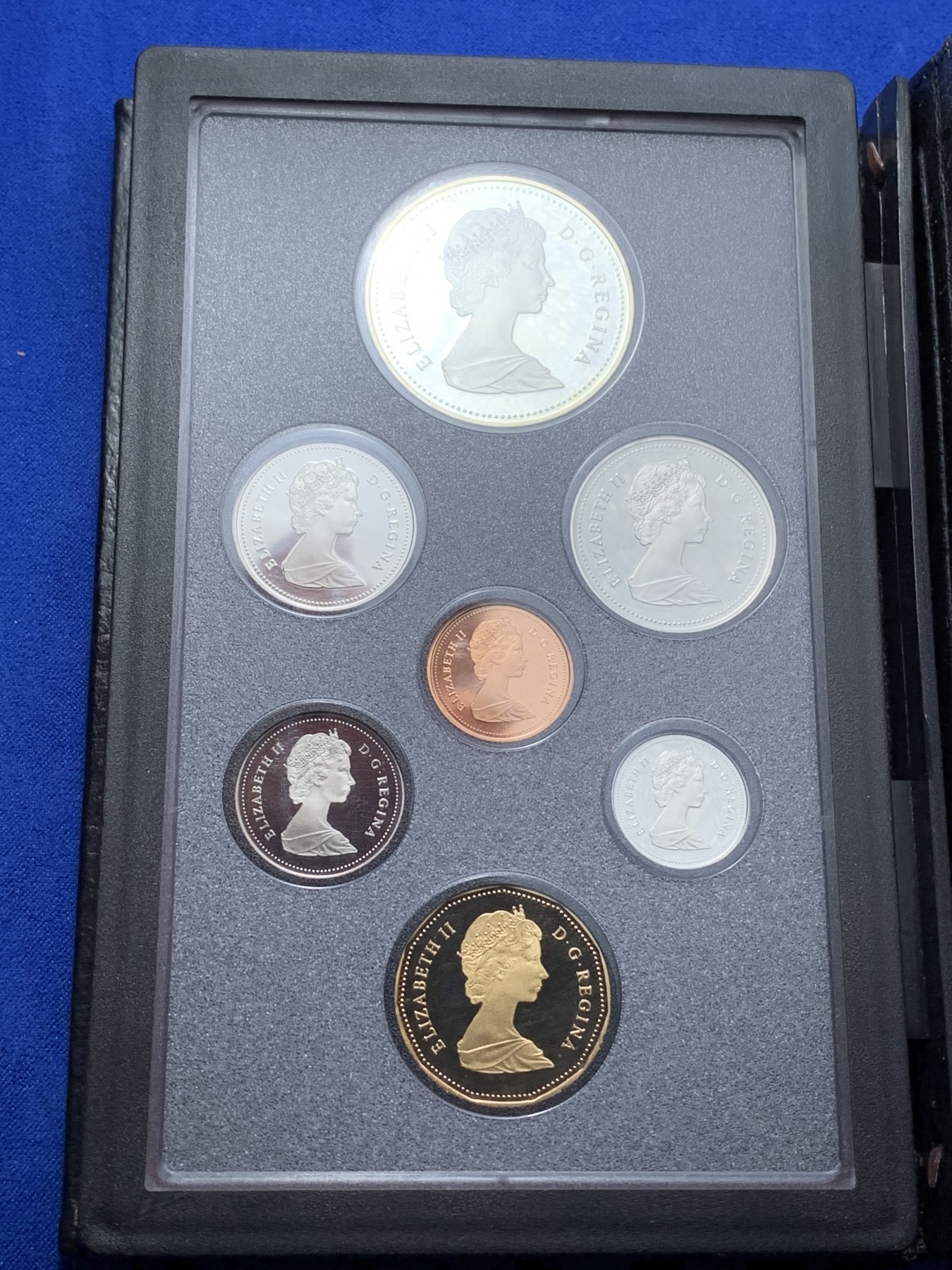 《竞宝斋》第224场-周日，周一，周二 3场 (全场包邮) 加拿大1989年精致套币含大银币一枚