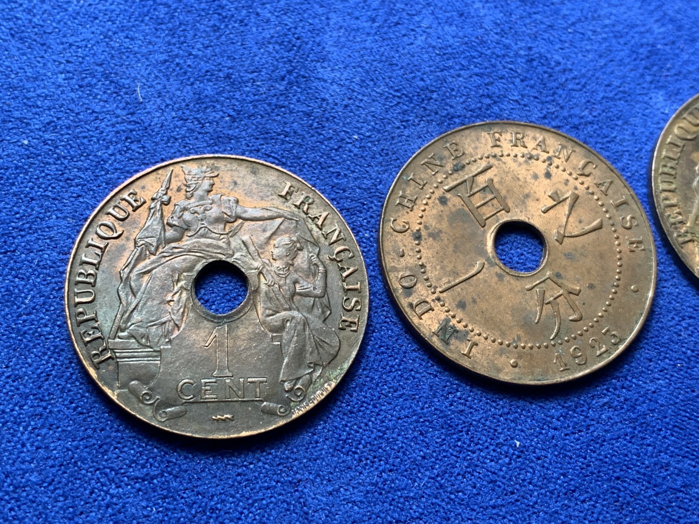 《竞宝斋》第224场-周日，周一，周二 3场 (全场包邮) 3枚一组 法属印支1923年百分之一铜币