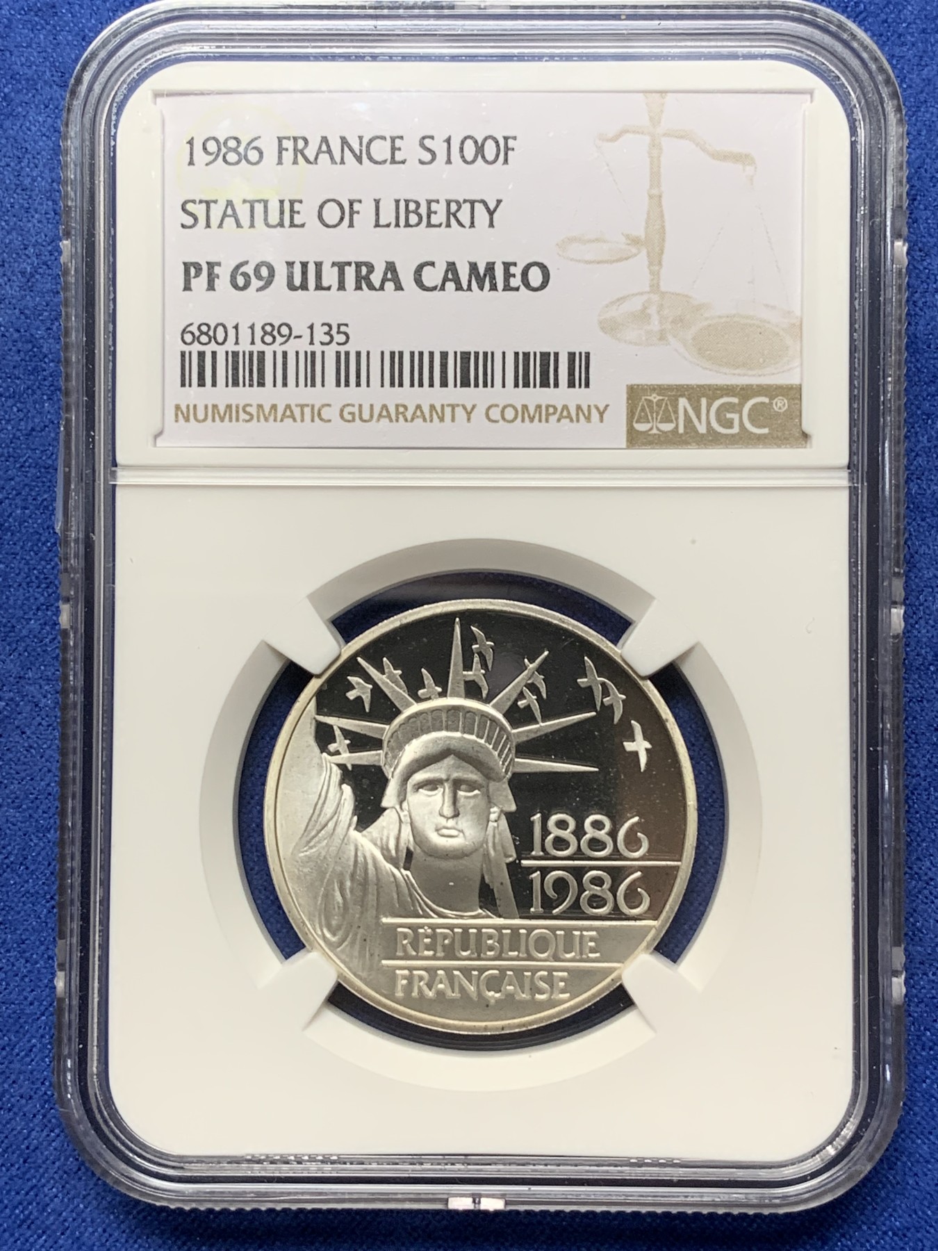《竞宝斋》第224场-周日，周一，周二 3场 (全场包邮) NGC PF69UC 法国1986年自由女神像100法郎银币 精制版不多见