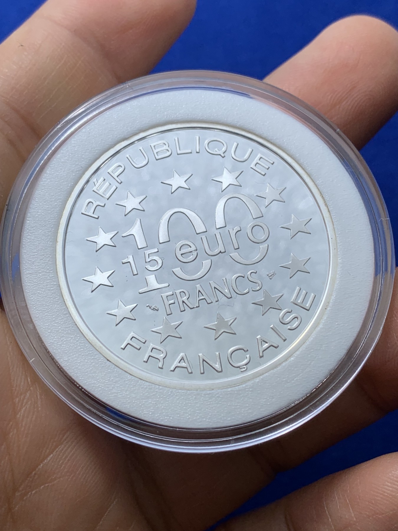 《竞宝斋》第224场-周日，周一，周二 3场 (全场包邮) 法国1996欧洲知名景点布鲁塞尔皇宫大广场-100法郎精制银币 重22.2g 900银 37mm 发行20000枚