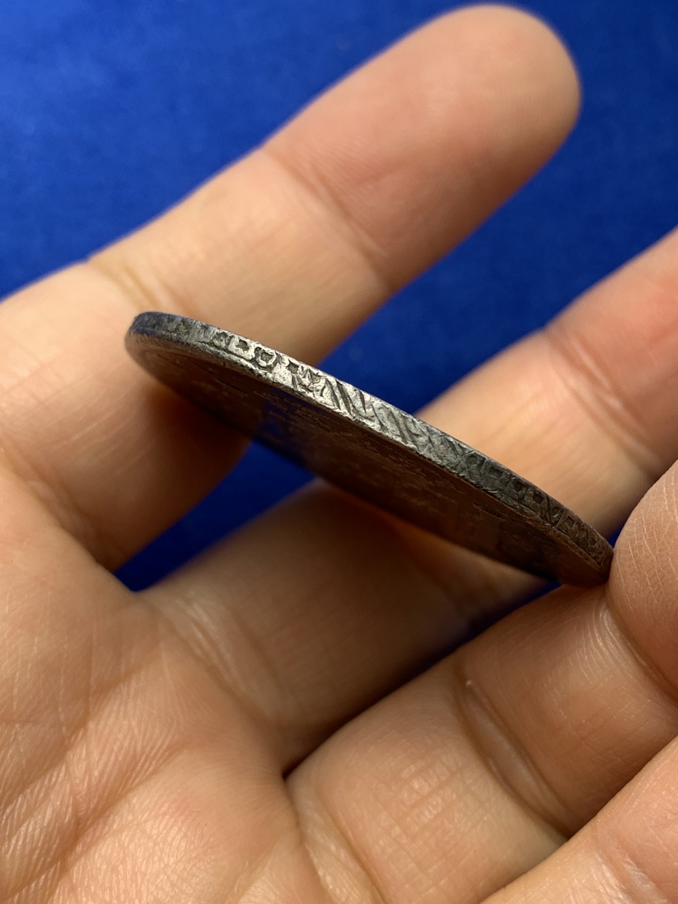 《竞宝斋》第224场-周日，周一，周二 3场 (全场包邮) 墨西哥1815年斐迪南七世双柱银币 原味带彩 细节见图