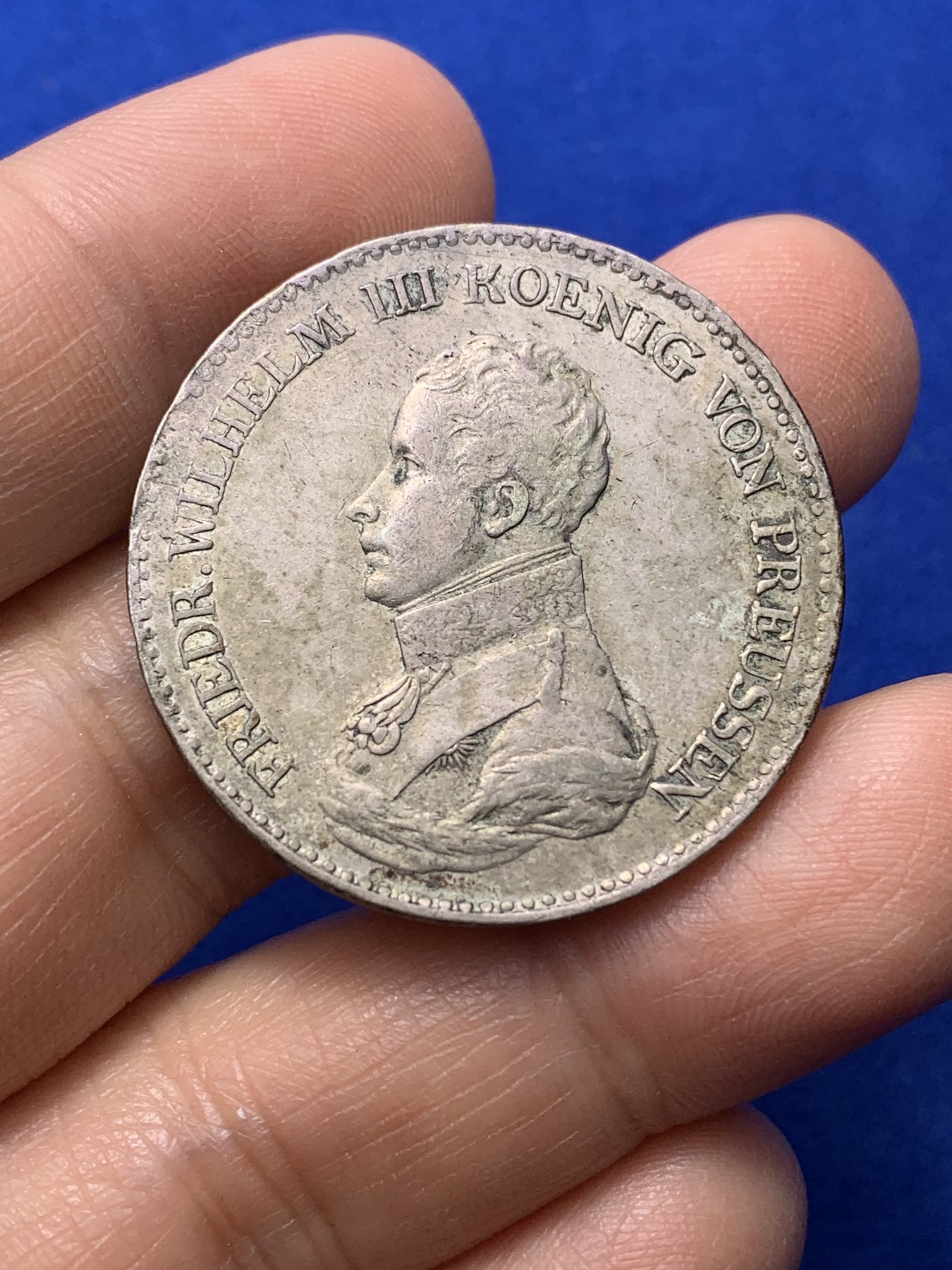 《竞宝斋》第224场-周日，周一，周二 3场 (全场包邮) 1817年普鲁士威廉三世1泰勒大银币。鹰爪、绶带、勋章，细节清晰！