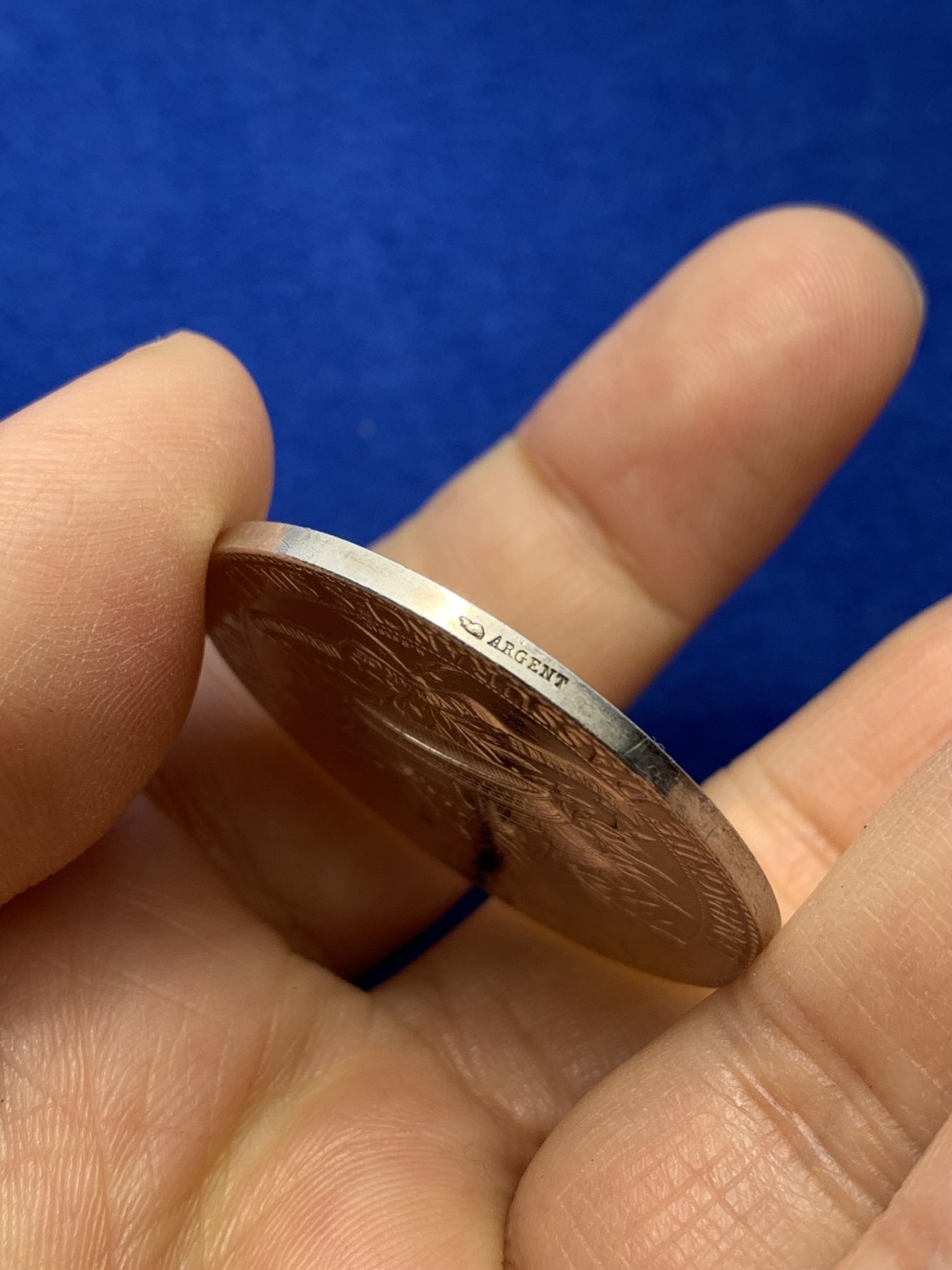 《竞宝斋》第224场-周日，周一，周二 3场 (全场包邮) 法国L'URBAINE人寿保险公司银章 直径36mm 重量20.67克 丰饶角银标 高点完好 底板转光