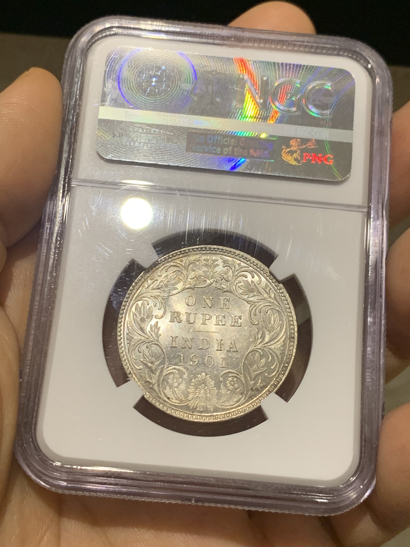 《竞宝斋》第224场-周日，周一，周二 3场 (全场包邮) NGC MS63 英属印度1901年B版维多利亚1卢比银币，少见小版别亚军分，更高64就2枚