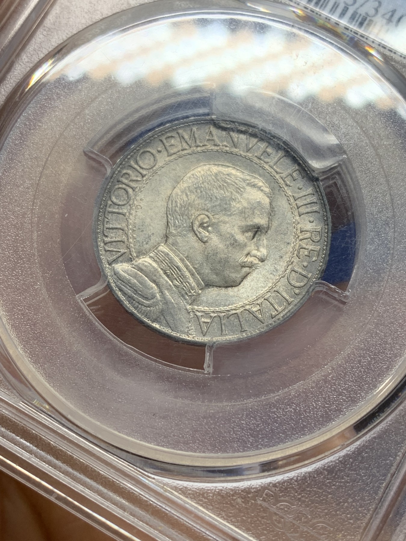 《竞宝斋》第224场-周日，周一，周二 3场 (全场包邮) PCGS-MS63 意大利 1908年伊曼纽尔三世 经典女神四马车 原味灰彩包浆 高品难遇 当前分数仅一枚 更高分仅4枚 此枚2018年HA拍卖成396美元 收藏级