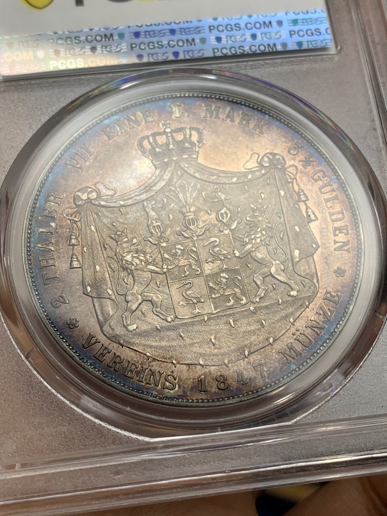 《竞宝斋》第224场-周日，周一，周二 3场 (全场包邮) 唯一亚军分 PCGS MS63 德国 1847 罗斯 海因里希六世 流通版2泰勒 37.1克大银币   绚丽五彩包浆 小邦稀少品种 不可错过 发行量克劳斯标注仅2750枚，德国目录标注5500枚
