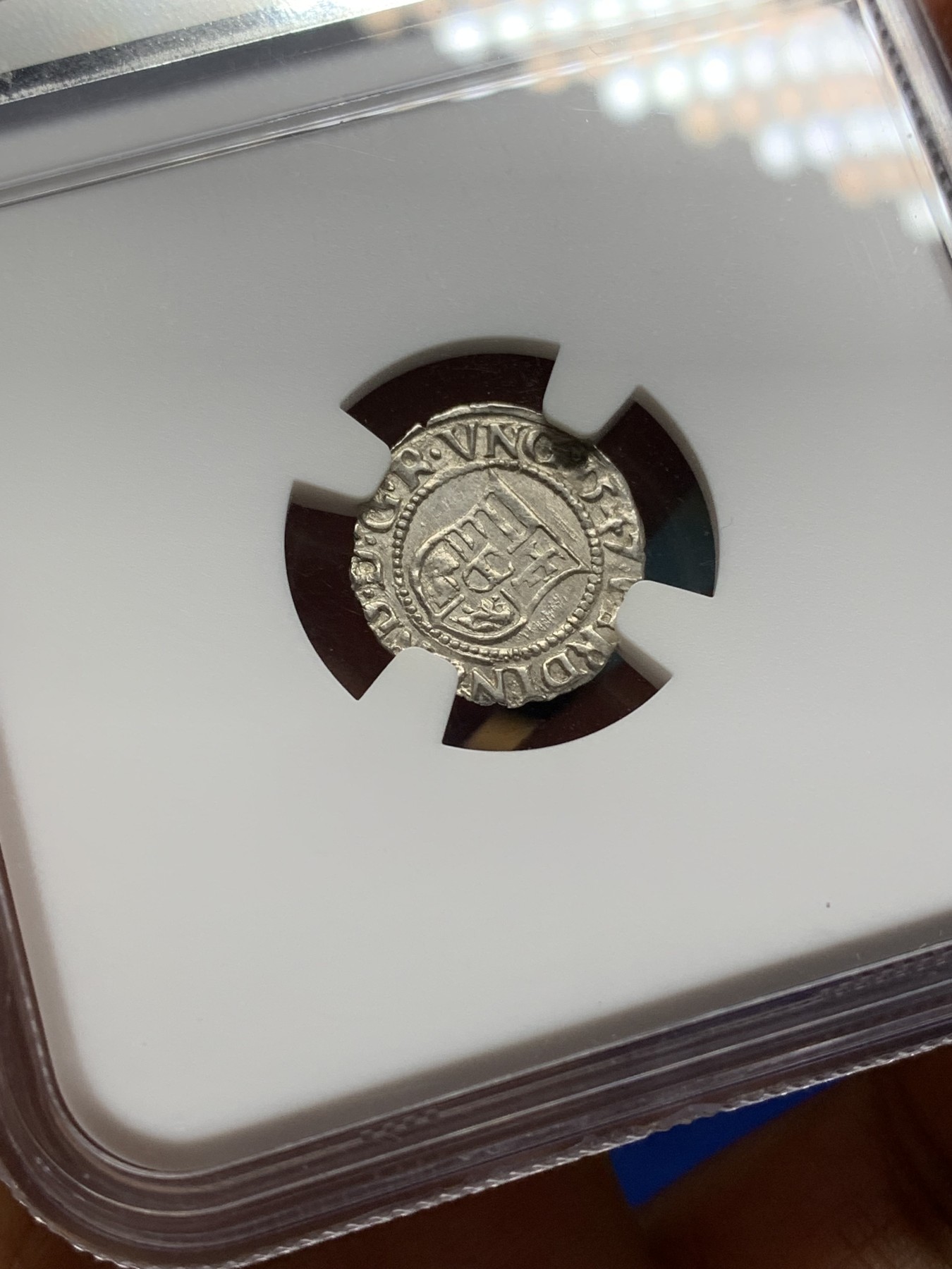 《竞宝斋》第224场-周日，周一，周二 3场 (全场包邮) NGC MS64 冠军分 匈牙利1547年KB版圣母抱子1第纳尔银币